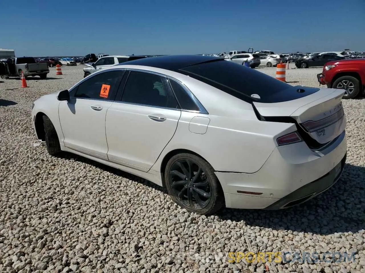 2 fotografías del automóvil dañado 3LN6L5LU4LR603885 LINCOLN MKZ 2020