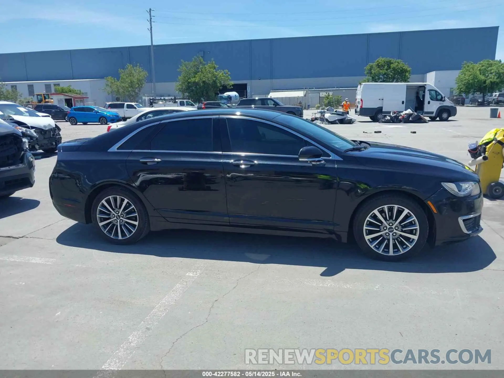 13 fotografías del automóvil dañado 3LN6L5LU0KR614056 LINCOLN MKZ HYBRID 2019