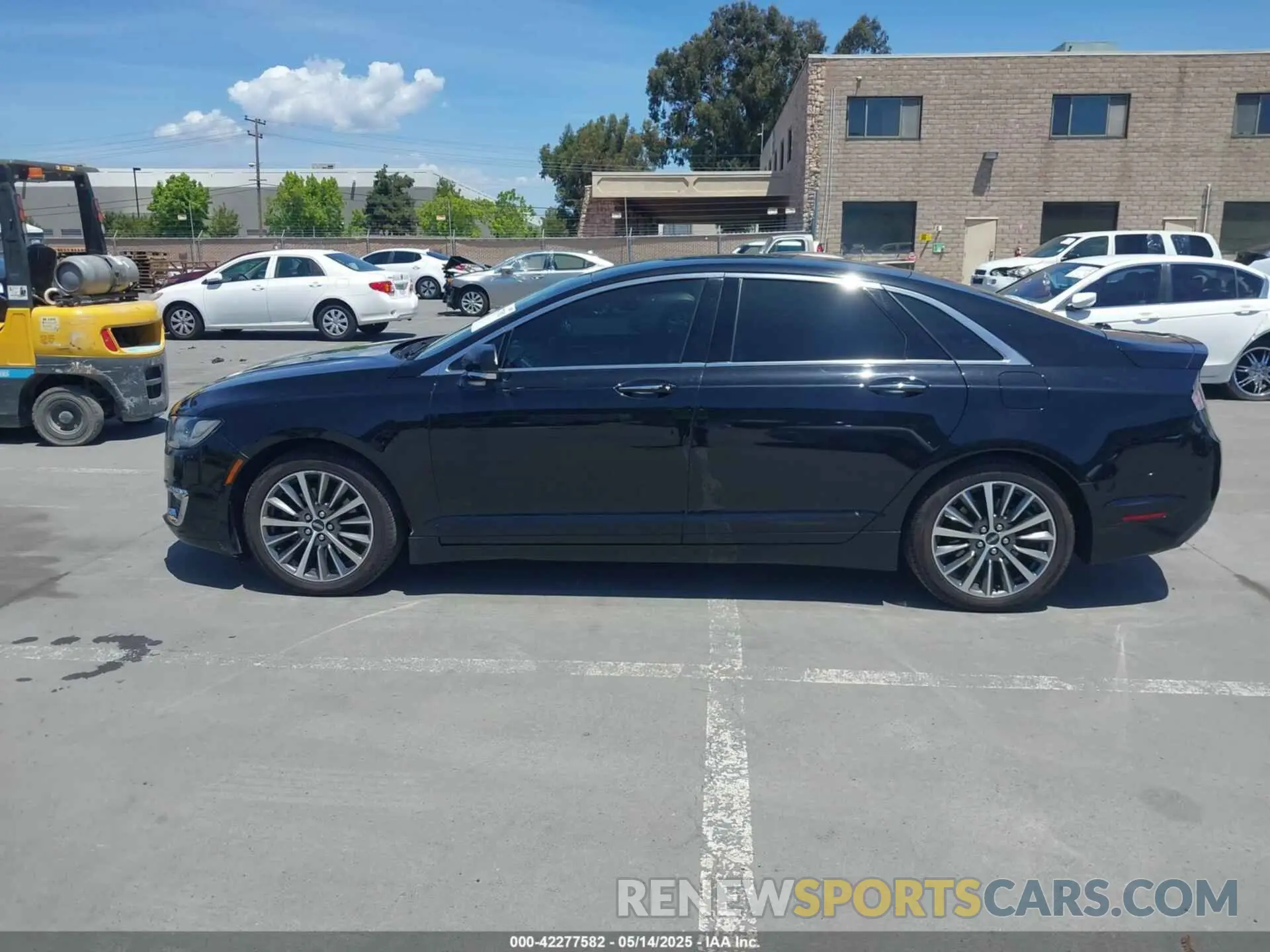 14 fotografías del automóvil dañado 3LN6L5LU0KR614056 LINCOLN MKZ HYBRID 2019