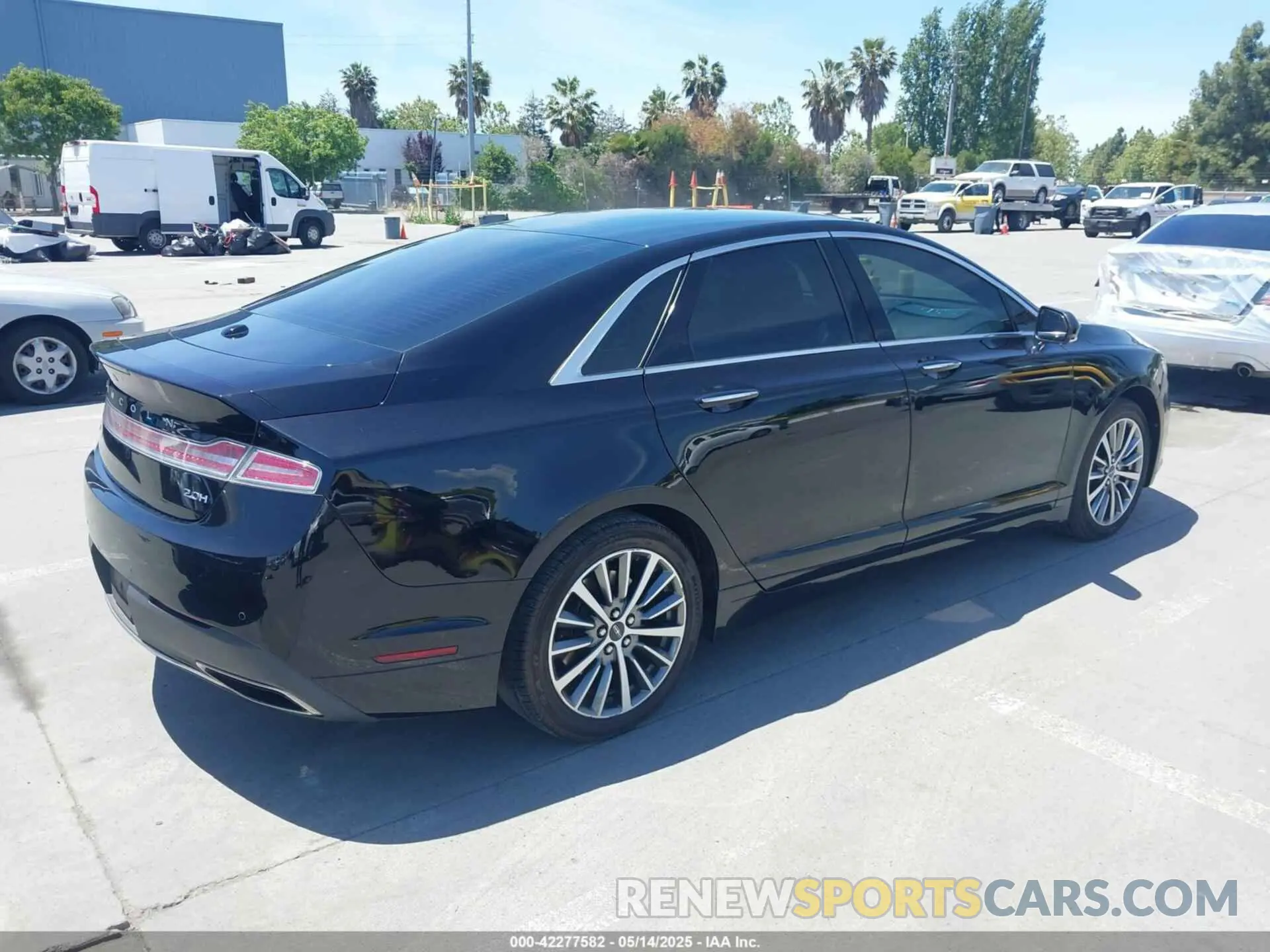 4 fotografías del automóvil dañado 3LN6L5LU0KR614056 LINCOLN MKZ HYBRID 2019