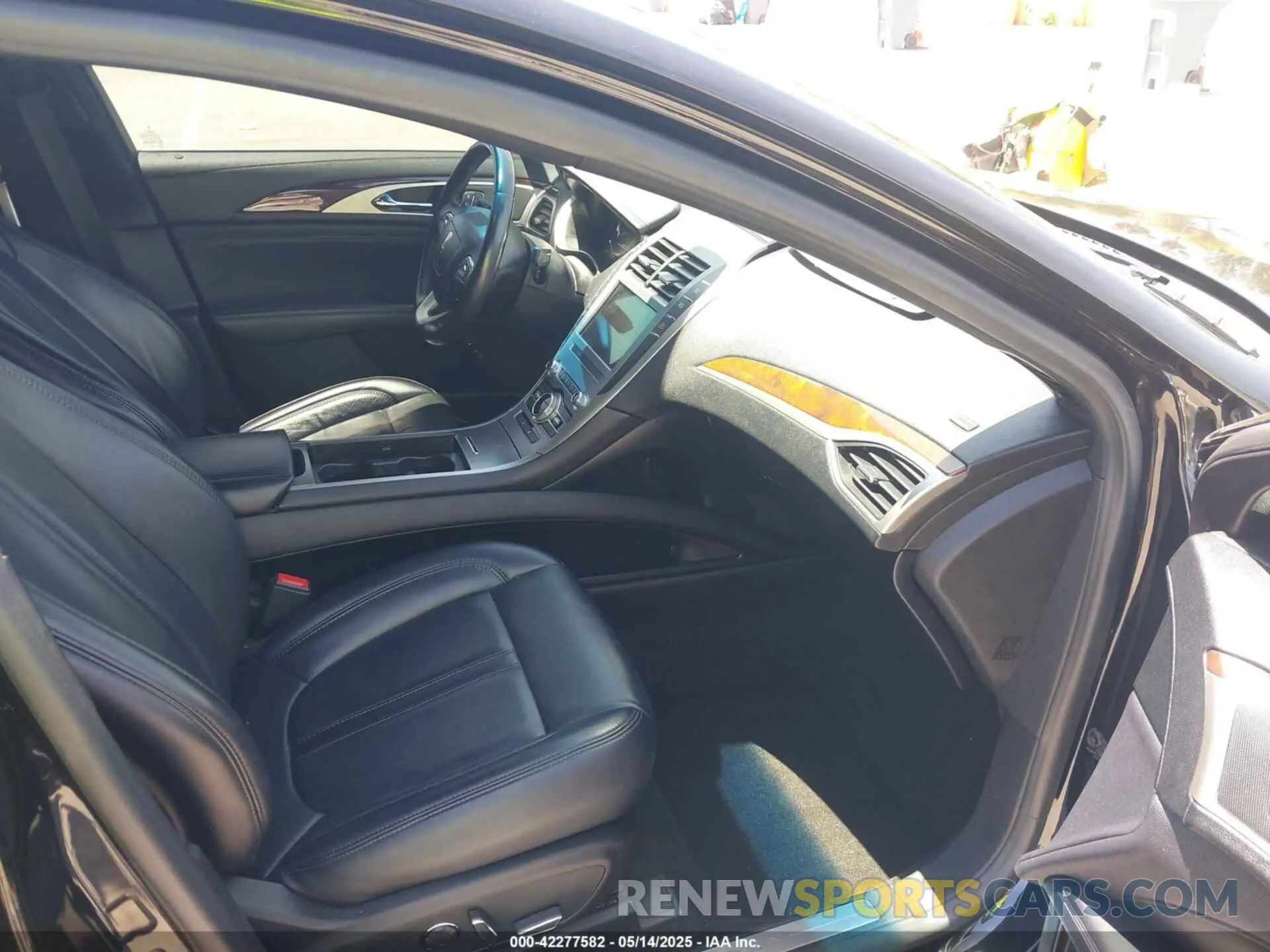 5 fotografías del automóvil dañado 3LN6L5LU0KR614056 LINCOLN MKZ HYBRID 2019
