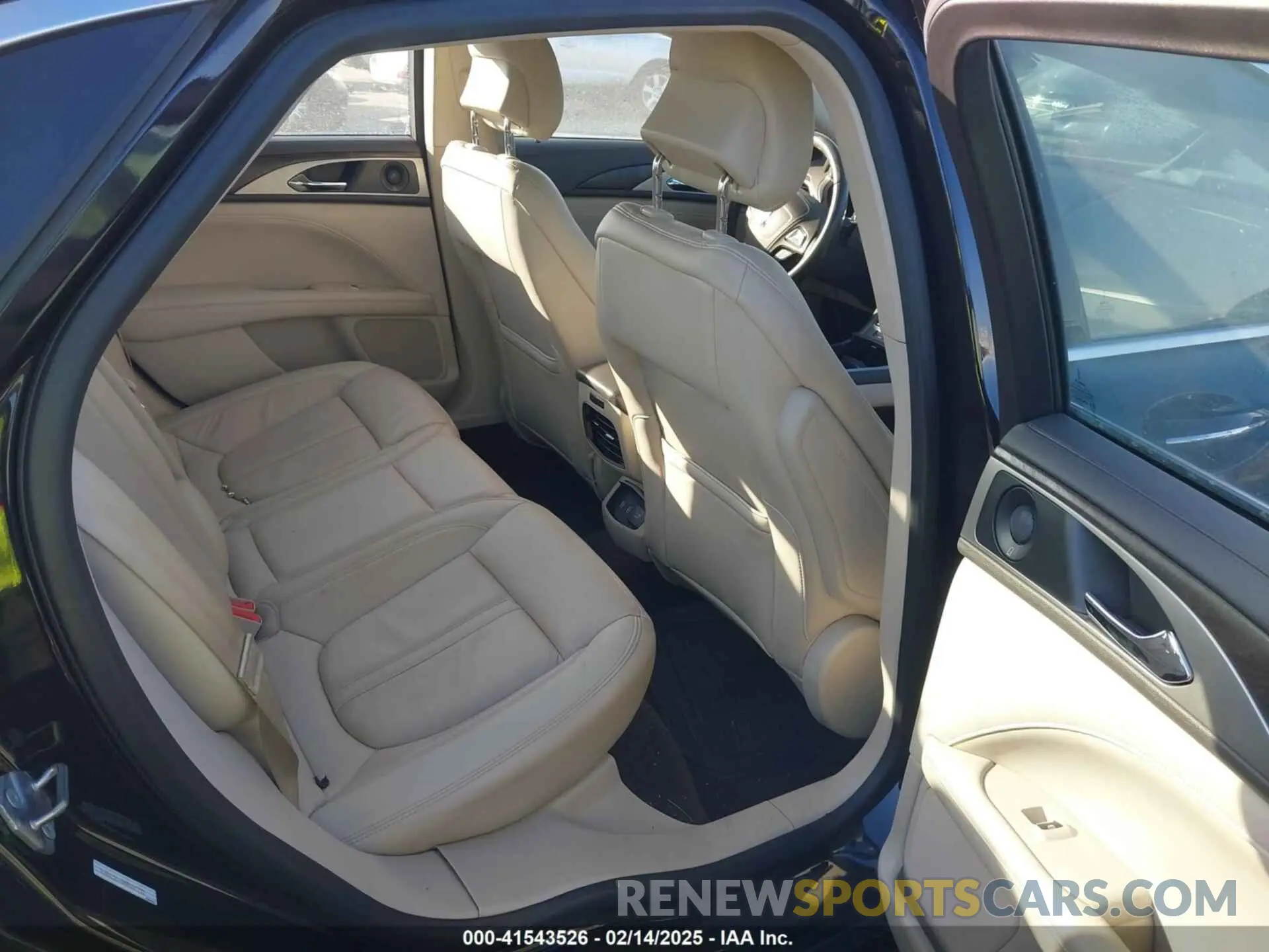 8 fotografías del automóvil dañado 3LN6L5LU6KR607130 LINCOLN MKZ HYBRID 2019