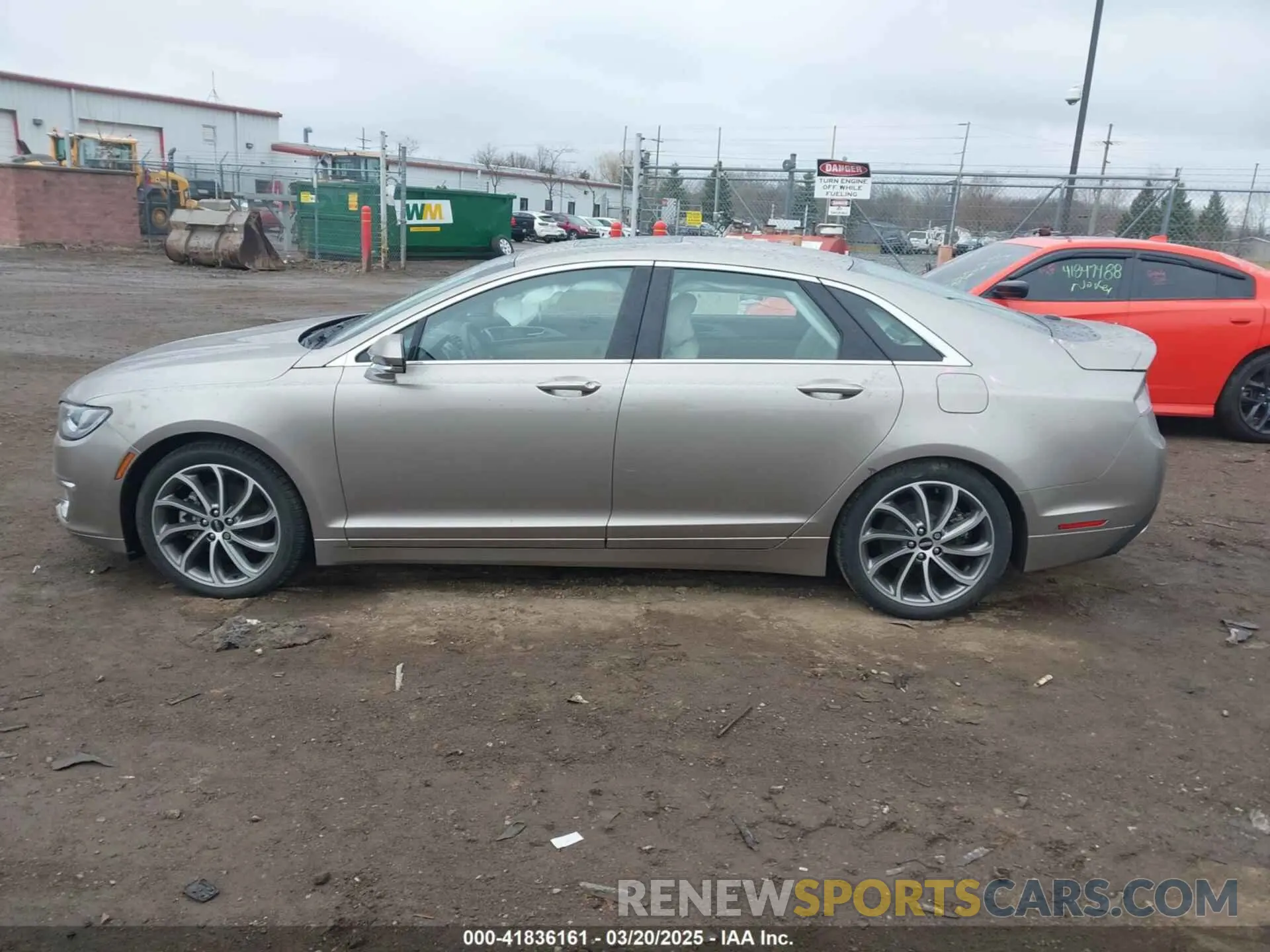 14 fotografías del automóvil dañado 3LN6L5LU7KR622008 LINCOLN MKZ HYBRID 2019
