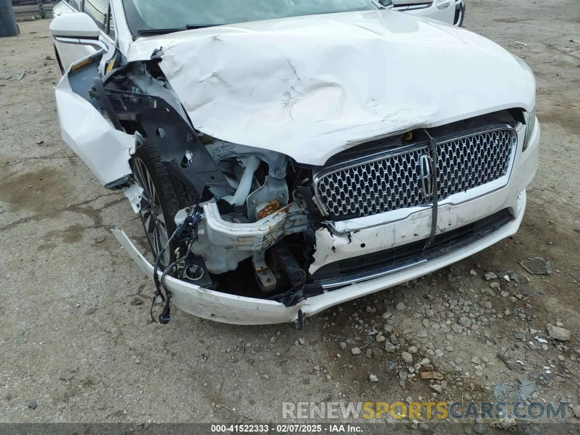 17 fotografías del automóvil dañado 3LN6L5MU1KR631351 LINCOLN MKZ HYBRID 2019