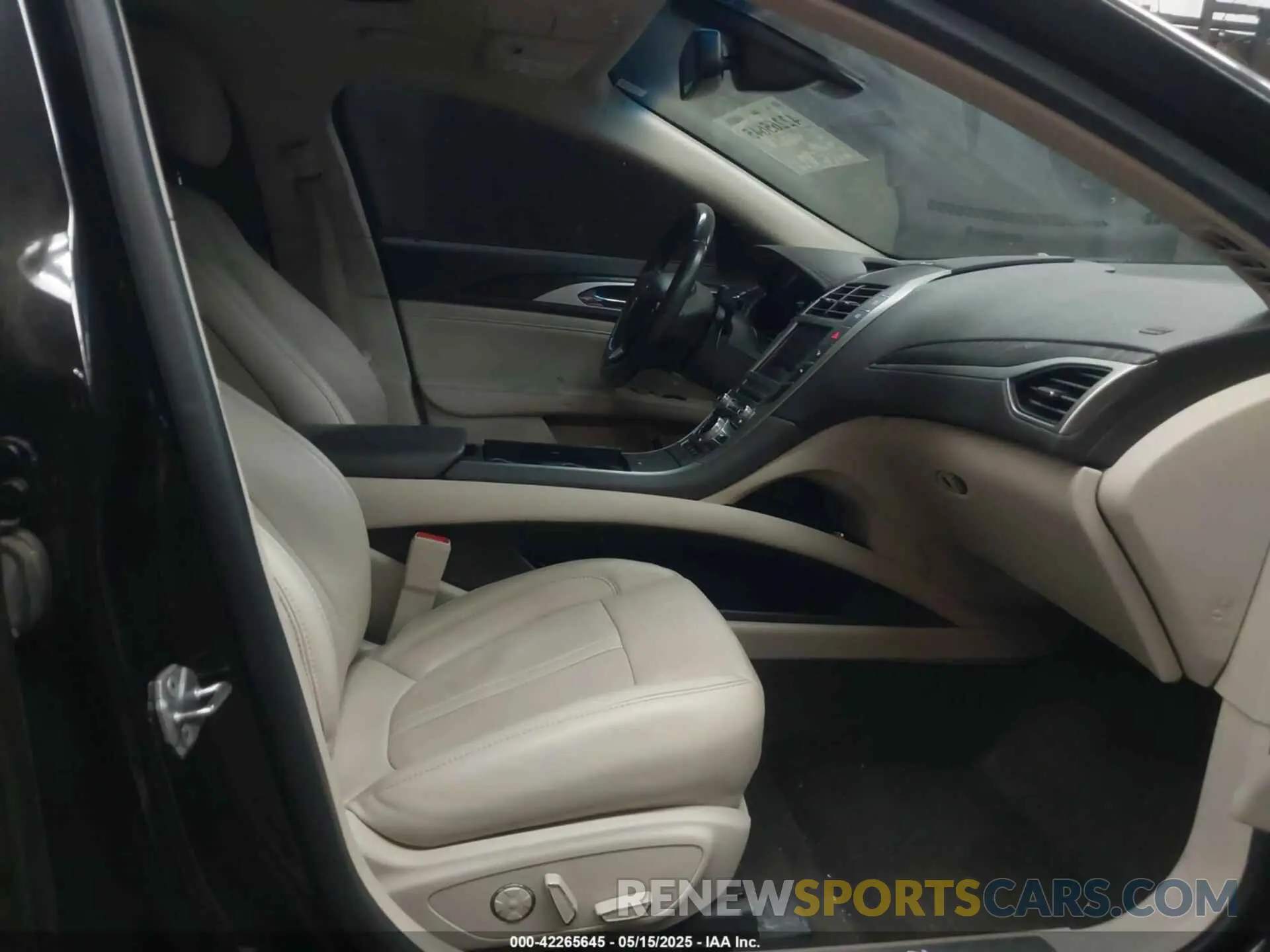 5 fotografías del automóvil dañado 3LN6L5MU3KR618696 LINCOLN MKZ HYBRID 2019