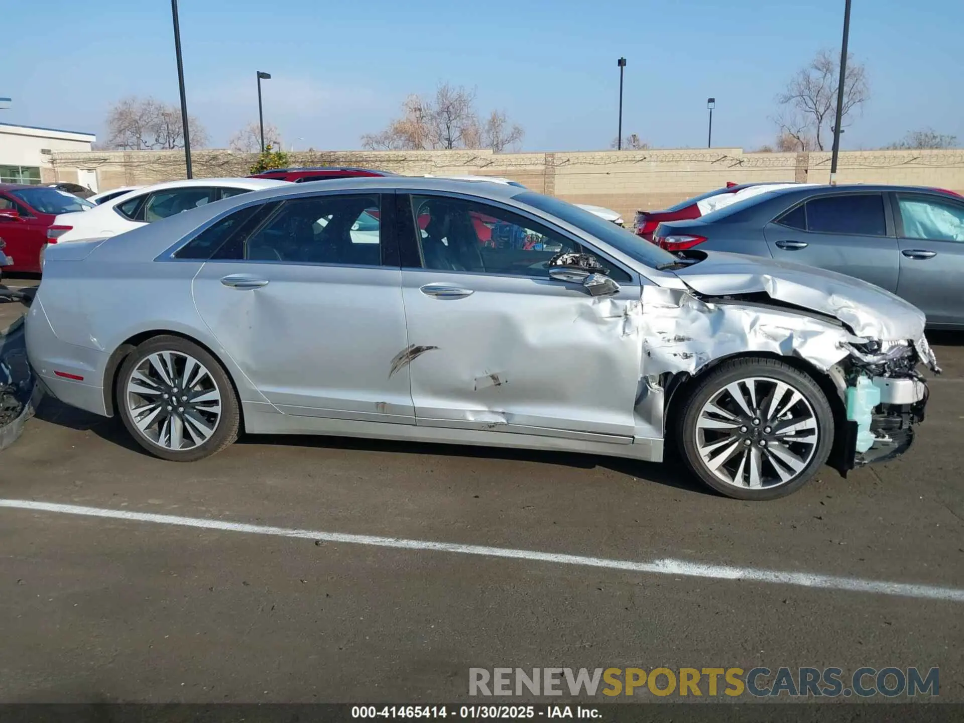 14 fotografías del automóvil dañado 3LN6L5MU6KR611449 LINCOLN MKZ HYBRID 2019