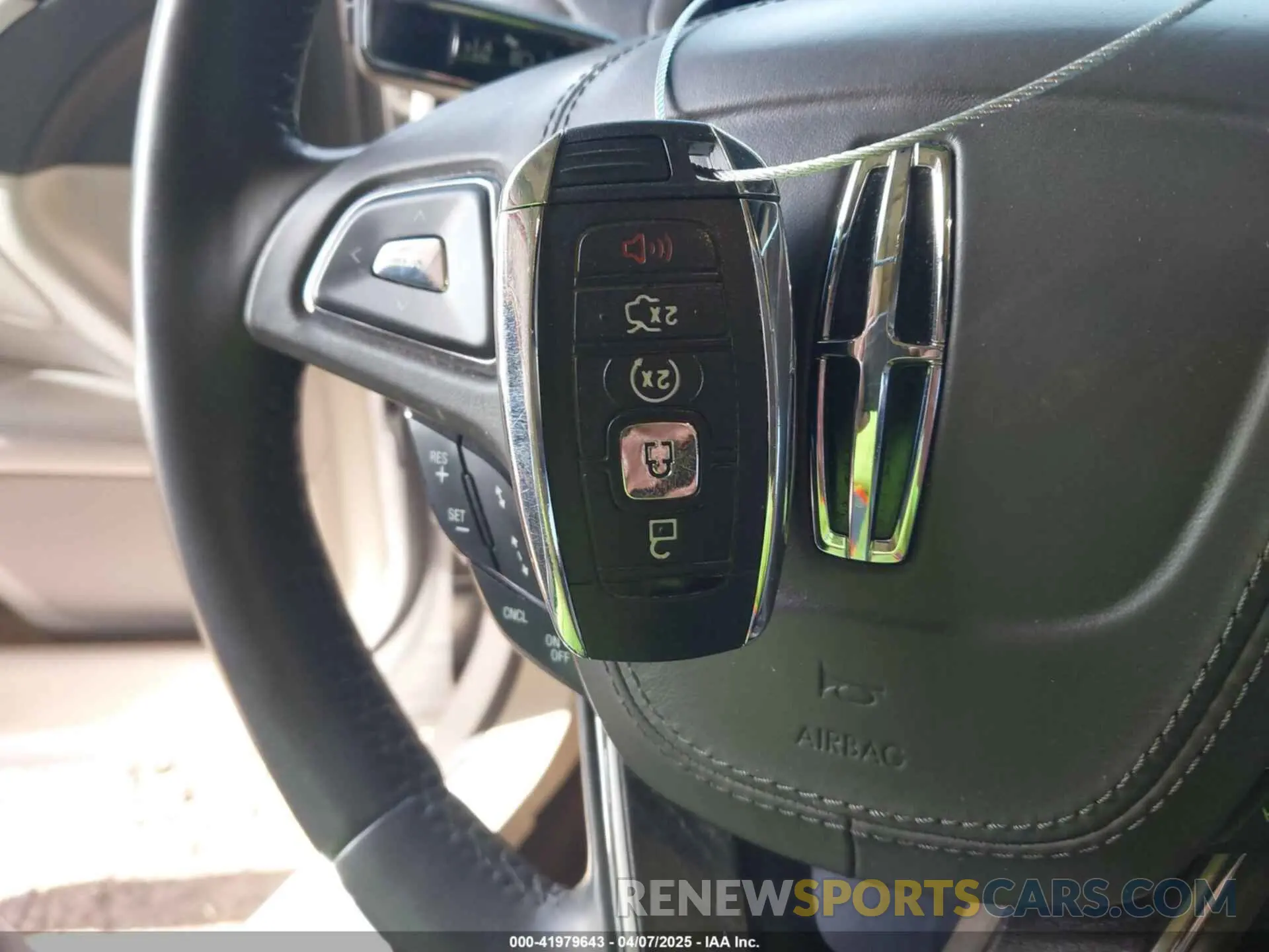 11 fotografías del automóvil dañado 3LN6L5MU8KR608469 LINCOLN MKZ HYBRID 2019