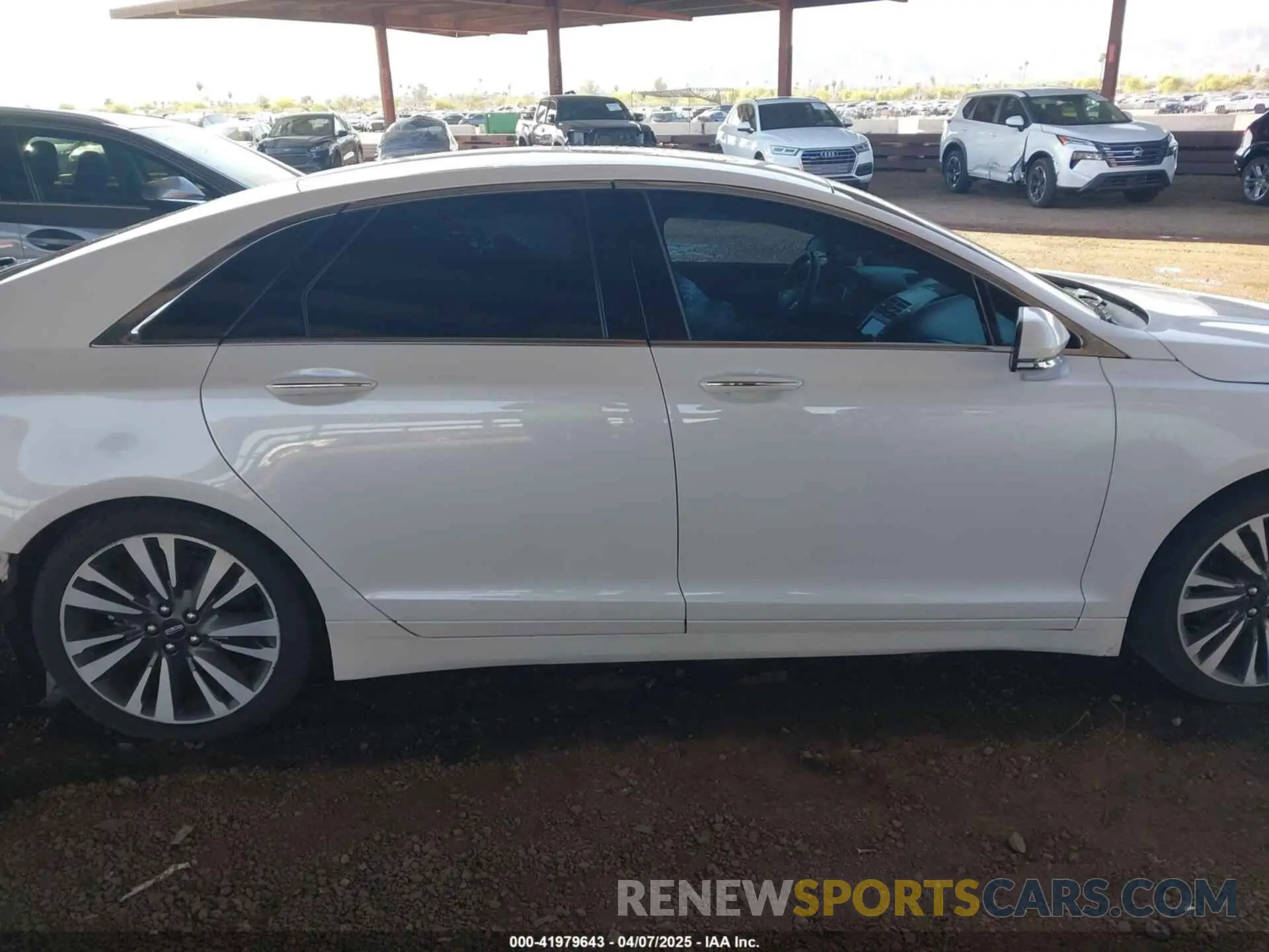 13 fotografías del automóvil dañado 3LN6L5MU8KR608469 LINCOLN MKZ HYBRID 2019