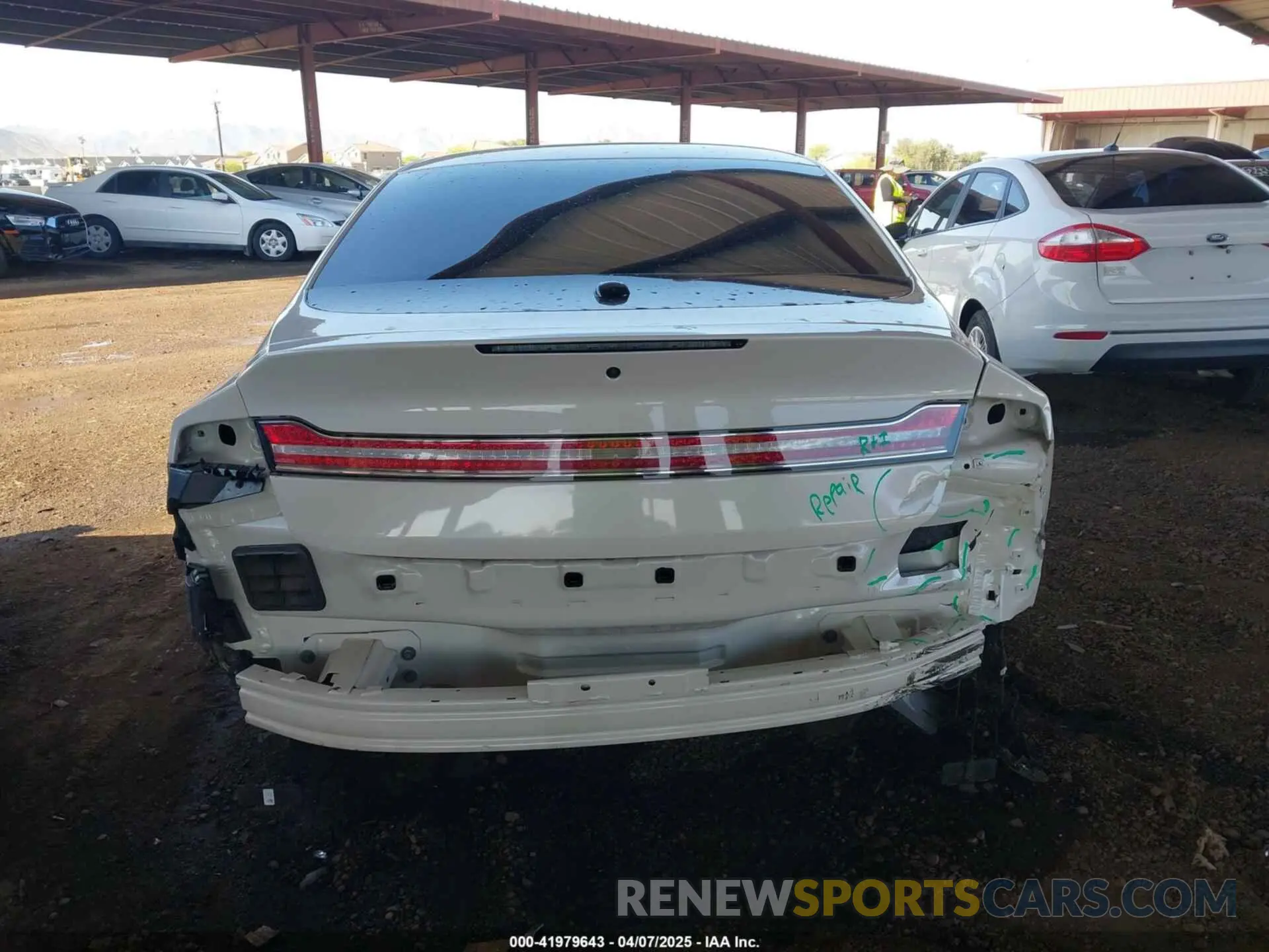 16 fotografías del automóvil dañado 3LN6L5MU8KR608469 LINCOLN MKZ HYBRID 2019