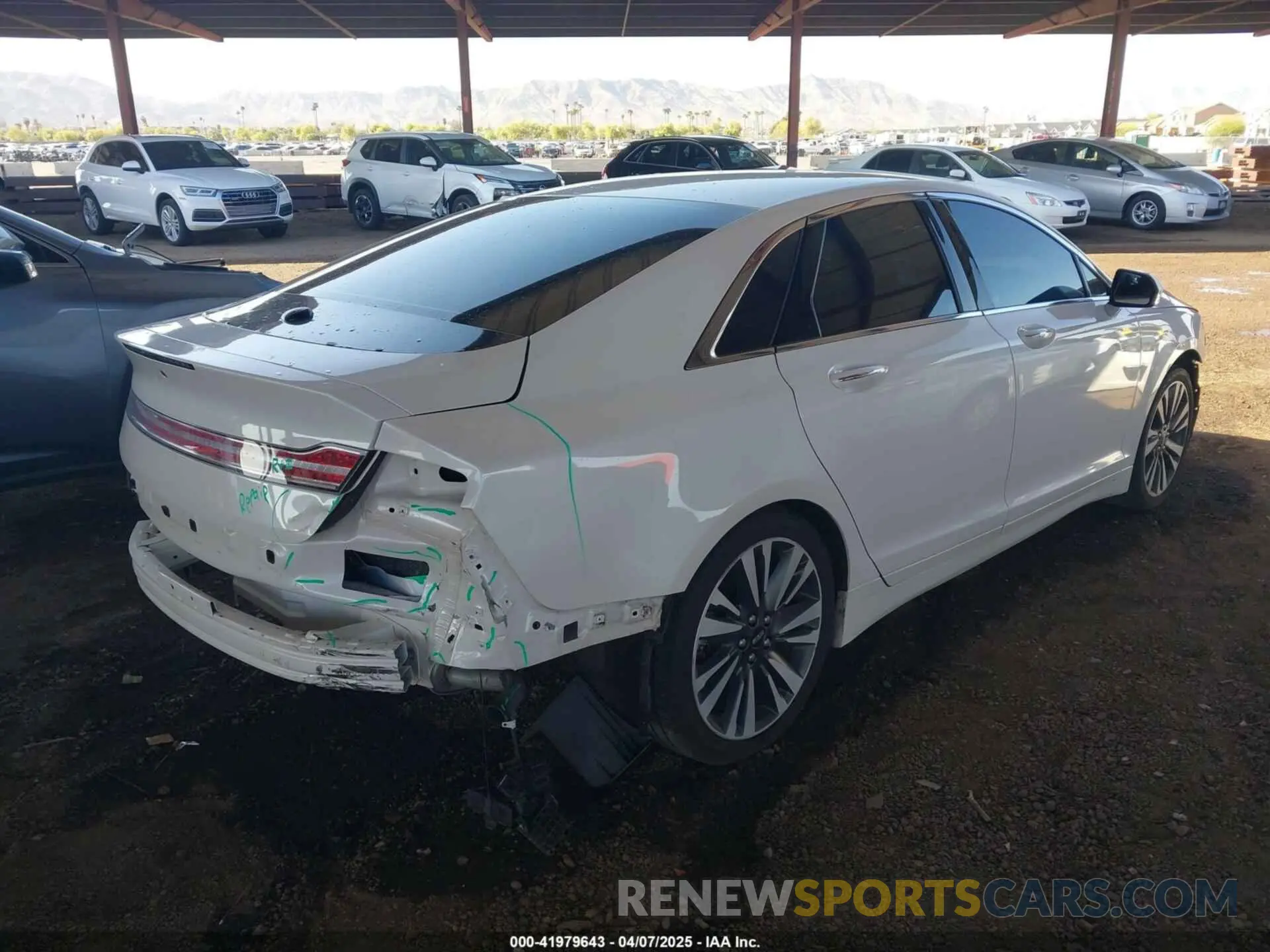 4 fotografías del automóvil dañado 3LN6L5MU8KR608469 LINCOLN MKZ HYBRID 2019