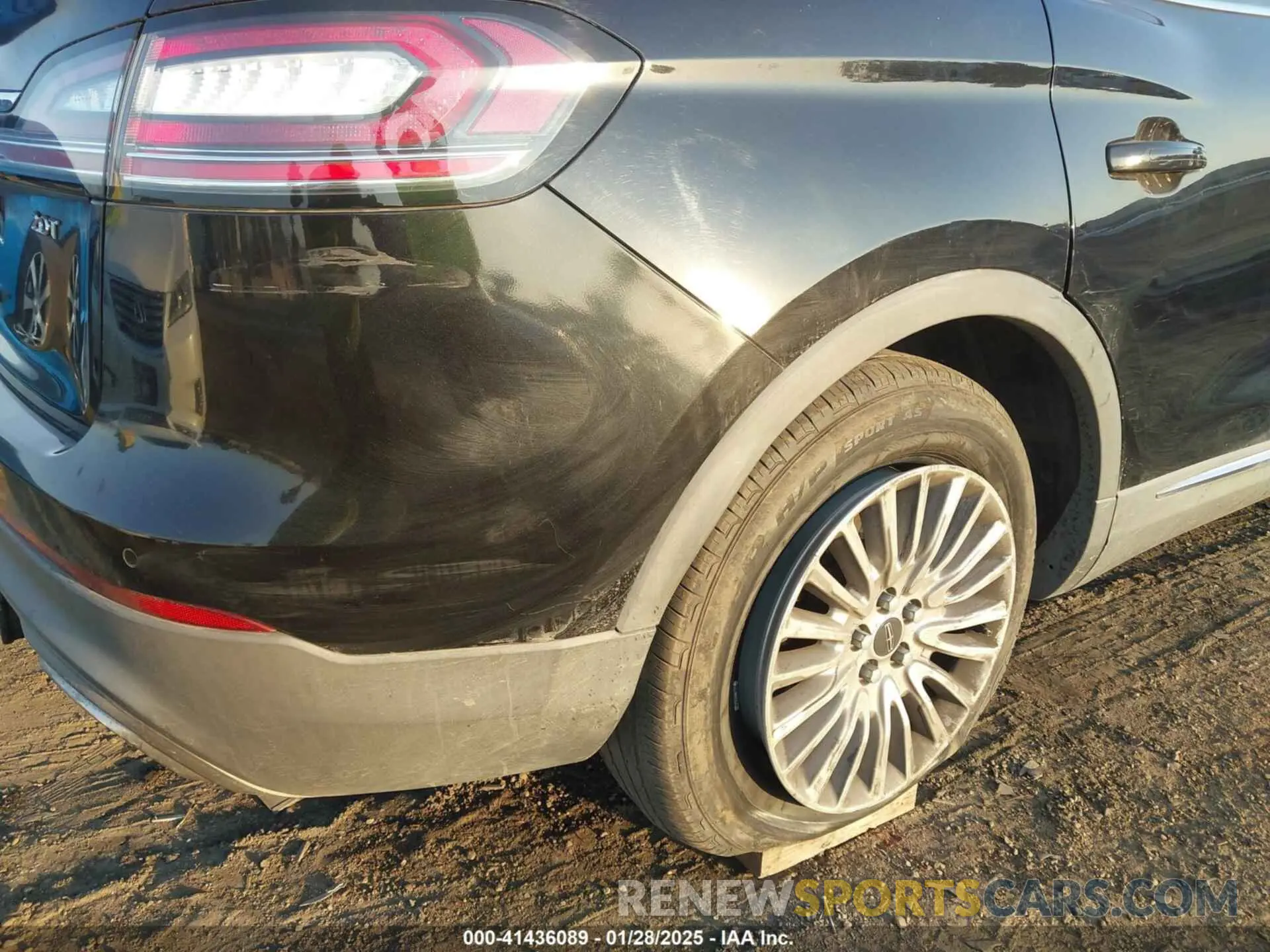 18 fotografías del automóvil dañado 2LMPJ6J90KBL39841 LINCOLN NAUTILUS 2019