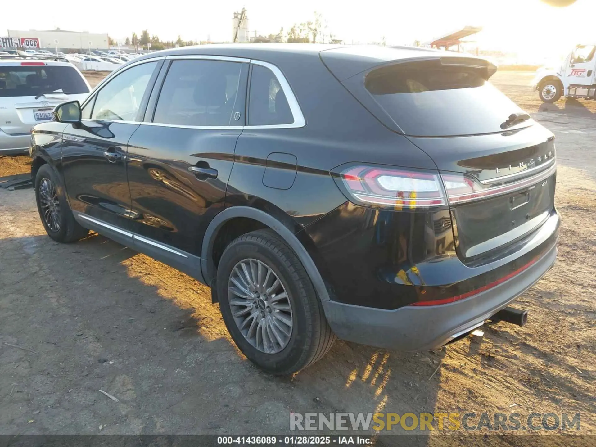 3 fotografías del automóvil dañado 2LMPJ6J90KBL39841 LINCOLN NAUTILUS 2019