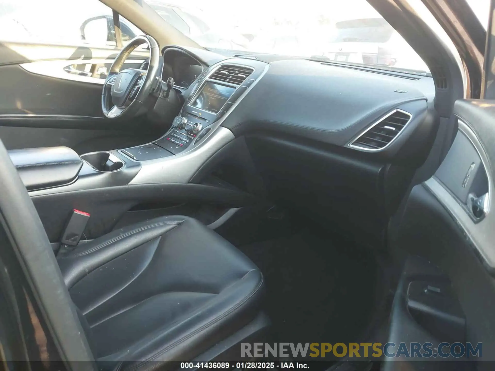 5 fotografías del automóvil dañado 2LMPJ6J90KBL39841 LINCOLN NAUTILUS 2019