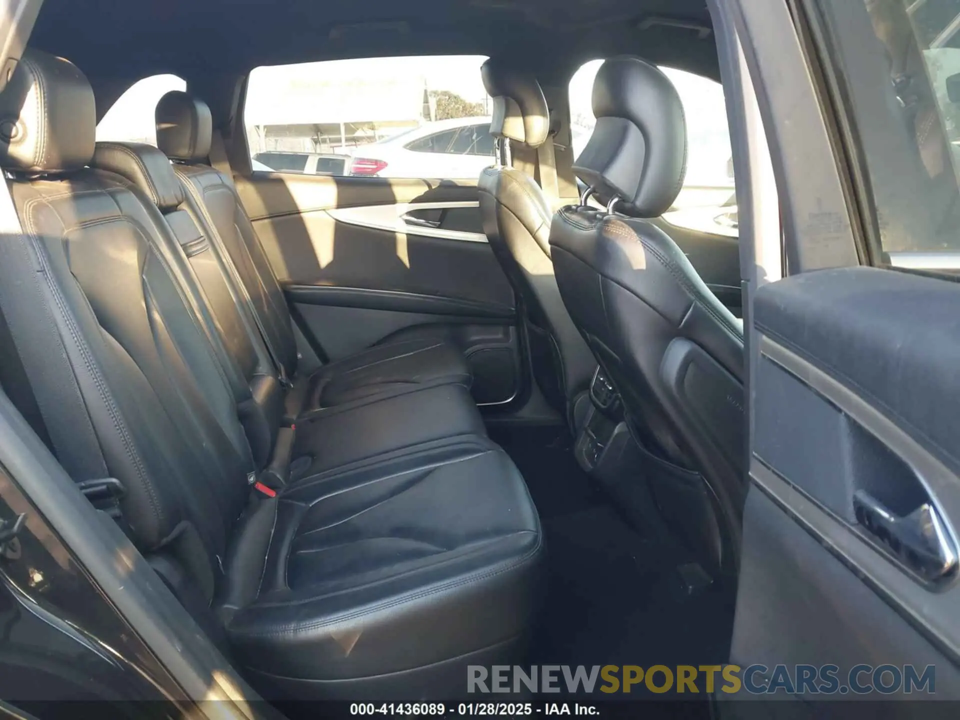 8 fotografías del automóvil dañado 2LMPJ6J90KBL39841 LINCOLN NAUTILUS 2019
