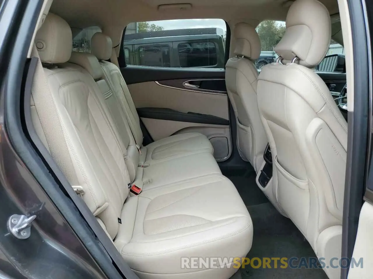11 fotografías del automóvil dañado 2LMPJ6K94KBL14505 LINCOLN NAUTILUS 2019