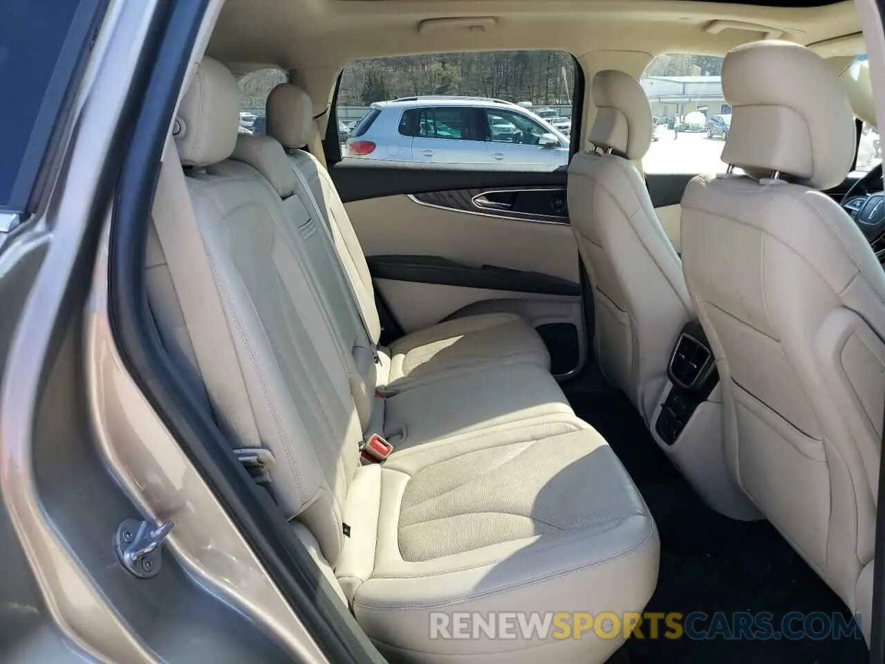11 fotografías del automóvil dañado 2LMPJ6L96KBL28372 LINCOLN NAUTILUS 2019