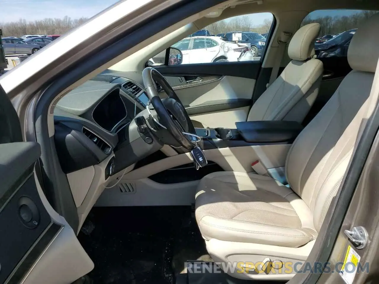 7 fotografías del automóvil dañado 2LMPJ6L96KBL28372 LINCOLN NAUTILUS 2019