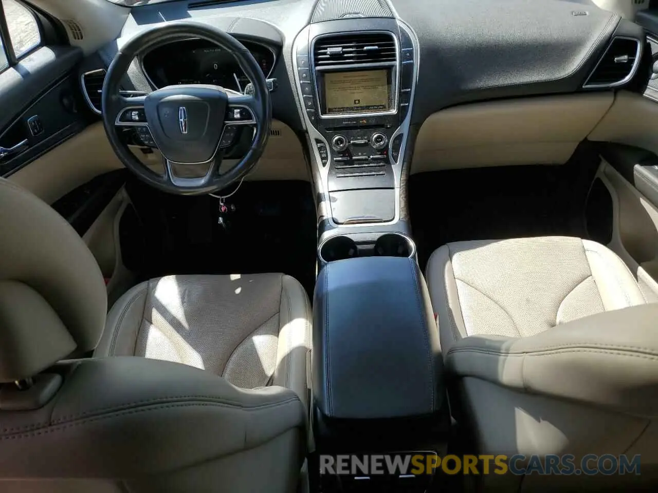 8 fotografías del automóvil dañado 2LMPJ6L96KBL28372 LINCOLN NAUTILUS 2019