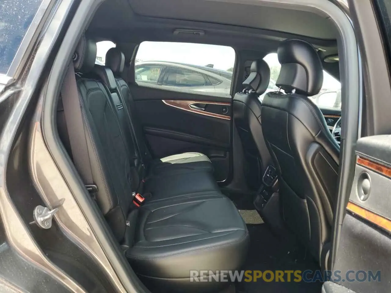 11 fotografías del automóvil dañado 2LMPJ6L9XKBL51296 LINCOLN NAUTILUS 2019