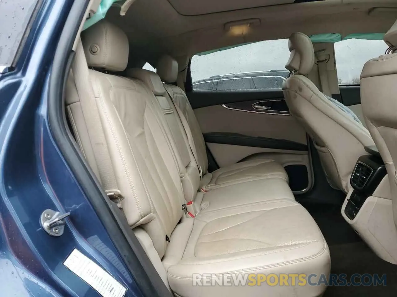 11 fotografías del automóvil dañado 2LMPJ6LP0KBL37275 LINCOLN NAUTILUS 2019