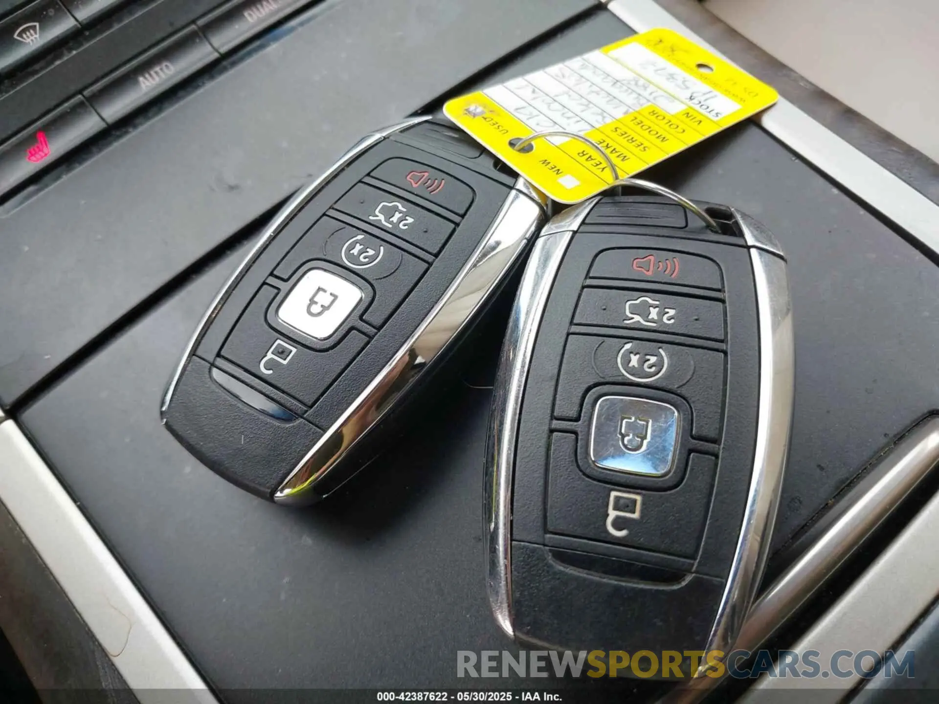 11 fotografías del automóvil dañado 2LMPJ8K93KBL12188 LINCOLN NAUTILUS 2019