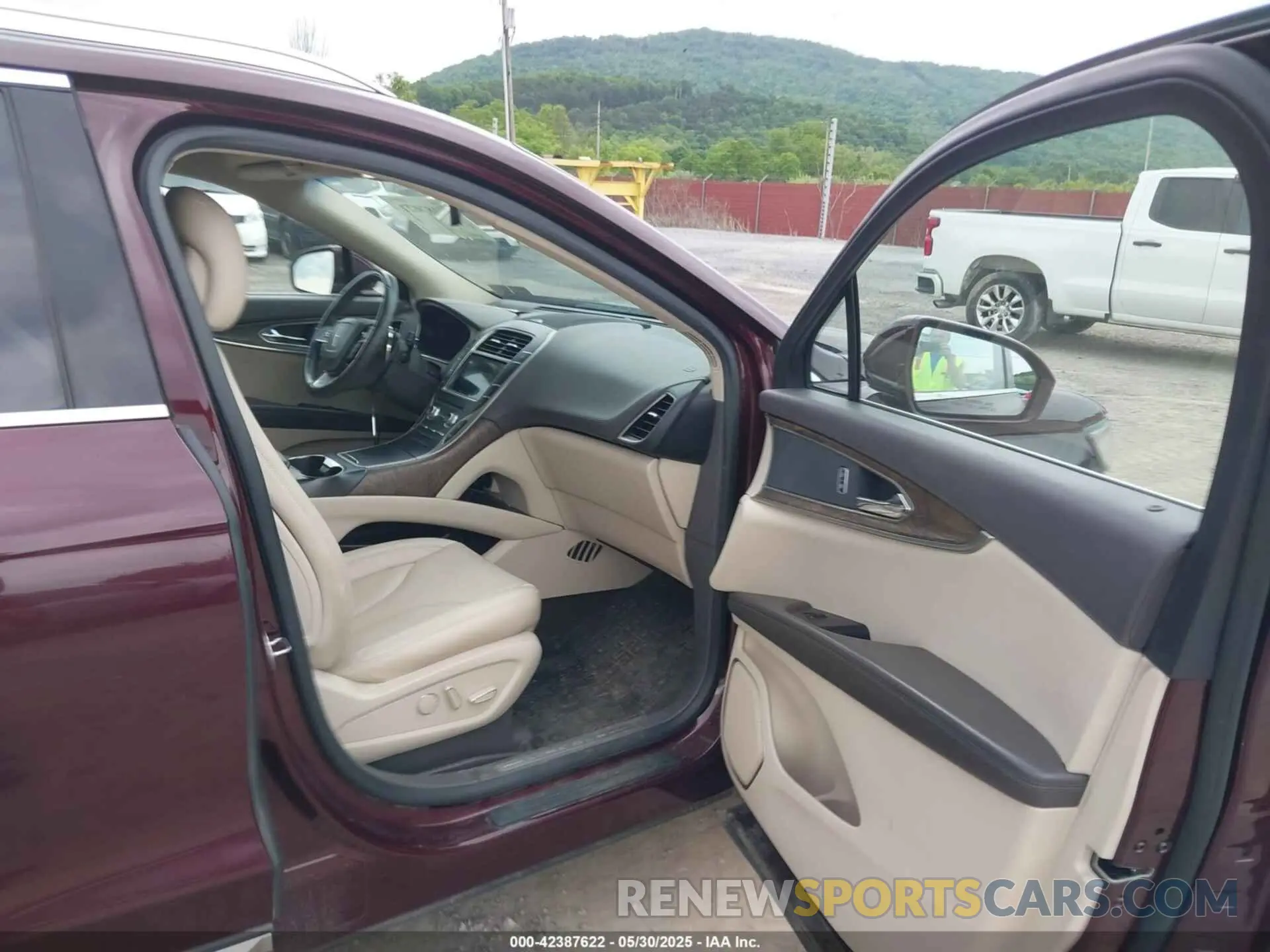 5 fotografías del automóvil dañado 2LMPJ8K93KBL12188 LINCOLN NAUTILUS 2019