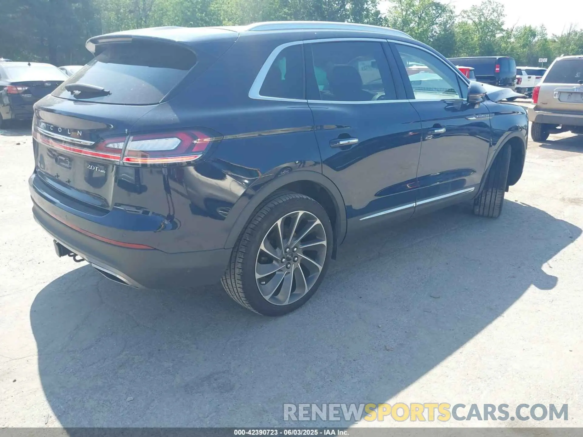 4 fotografías del automóvil dañado 2LMPJ8L90KBL47818 LINCOLN NAUTILUS 2019
