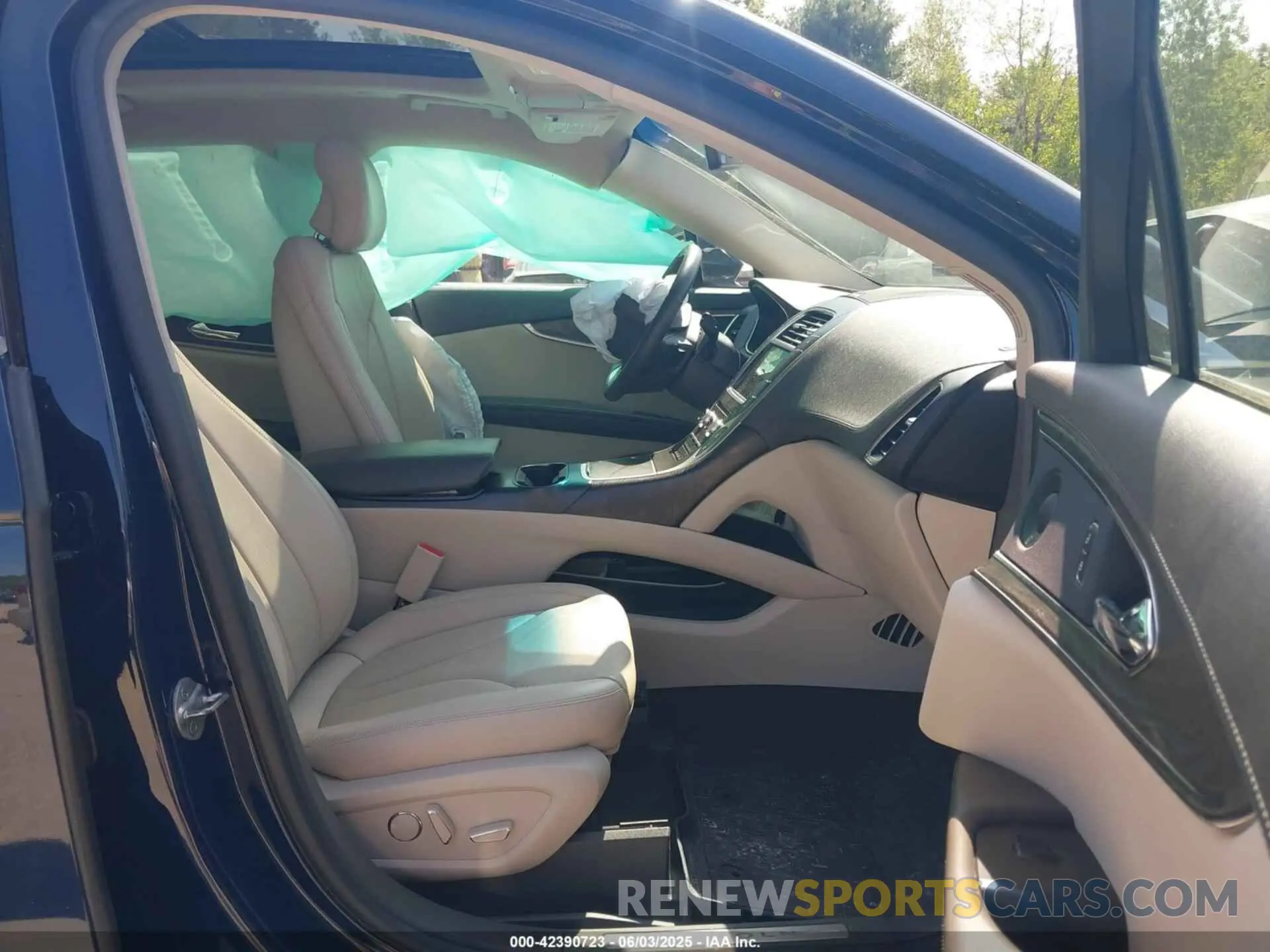 5 fotografías del automóvil dañado 2LMPJ8L90KBL47818 LINCOLN NAUTILUS 2019