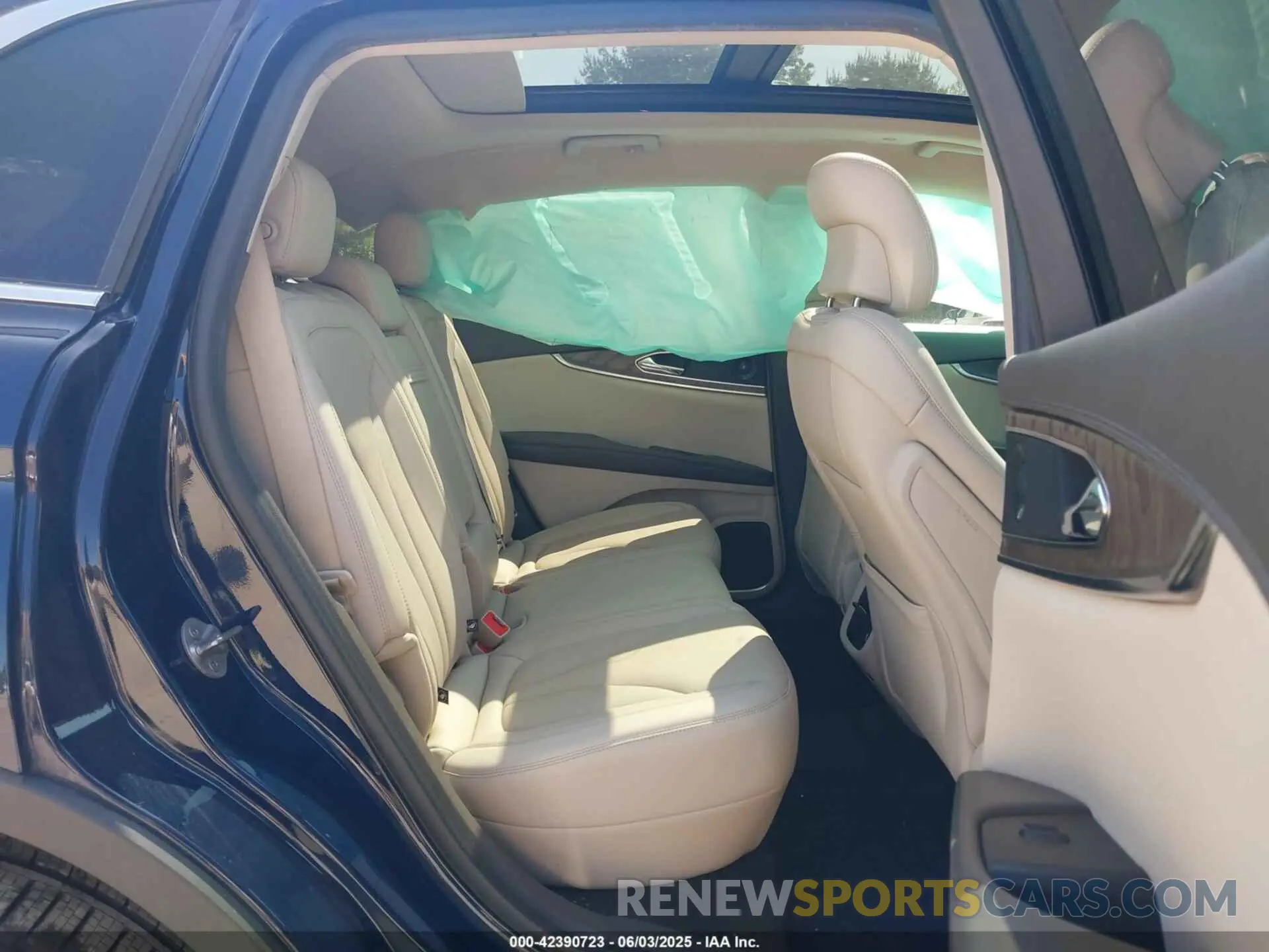 8 fotografías del automóvil dañado 2LMPJ8L90KBL47818 LINCOLN NAUTILUS 2019