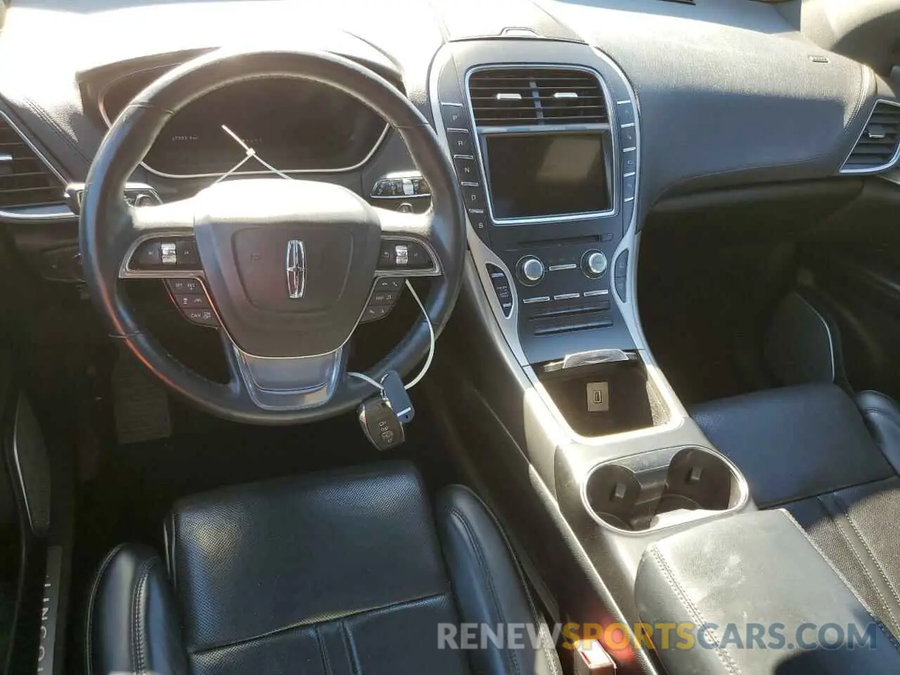 8 fotografías del automóvil dañado 2LMPJ8L96KBL24432 LINCOLN NAUTILUS 2019