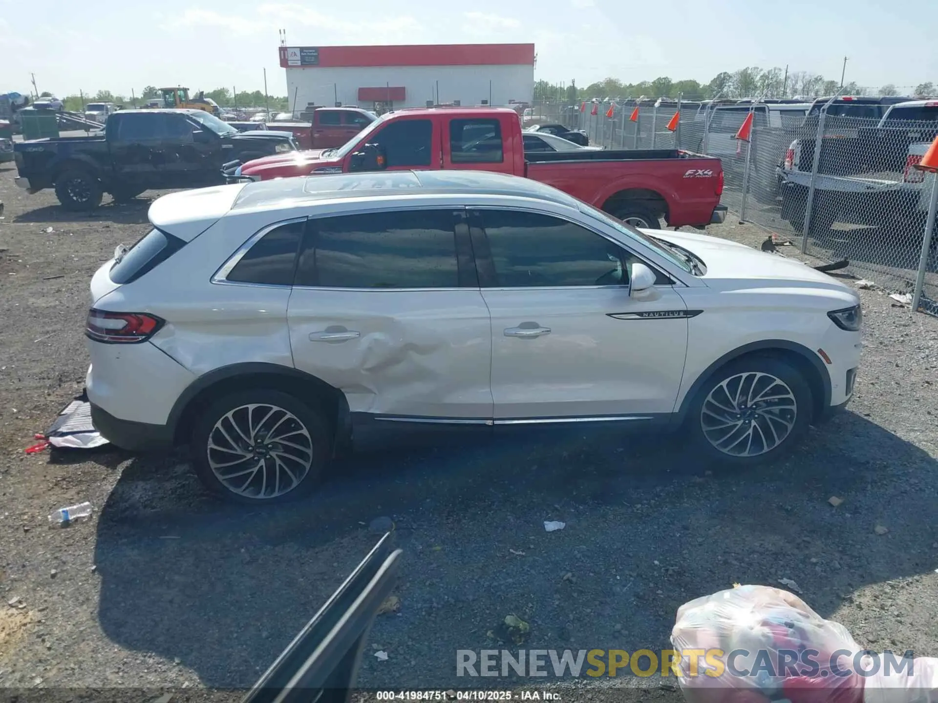 13 fotografías del automóvil dañado 2LMPJ8L98KBL14453 LINCOLN NAUTILUS 2019