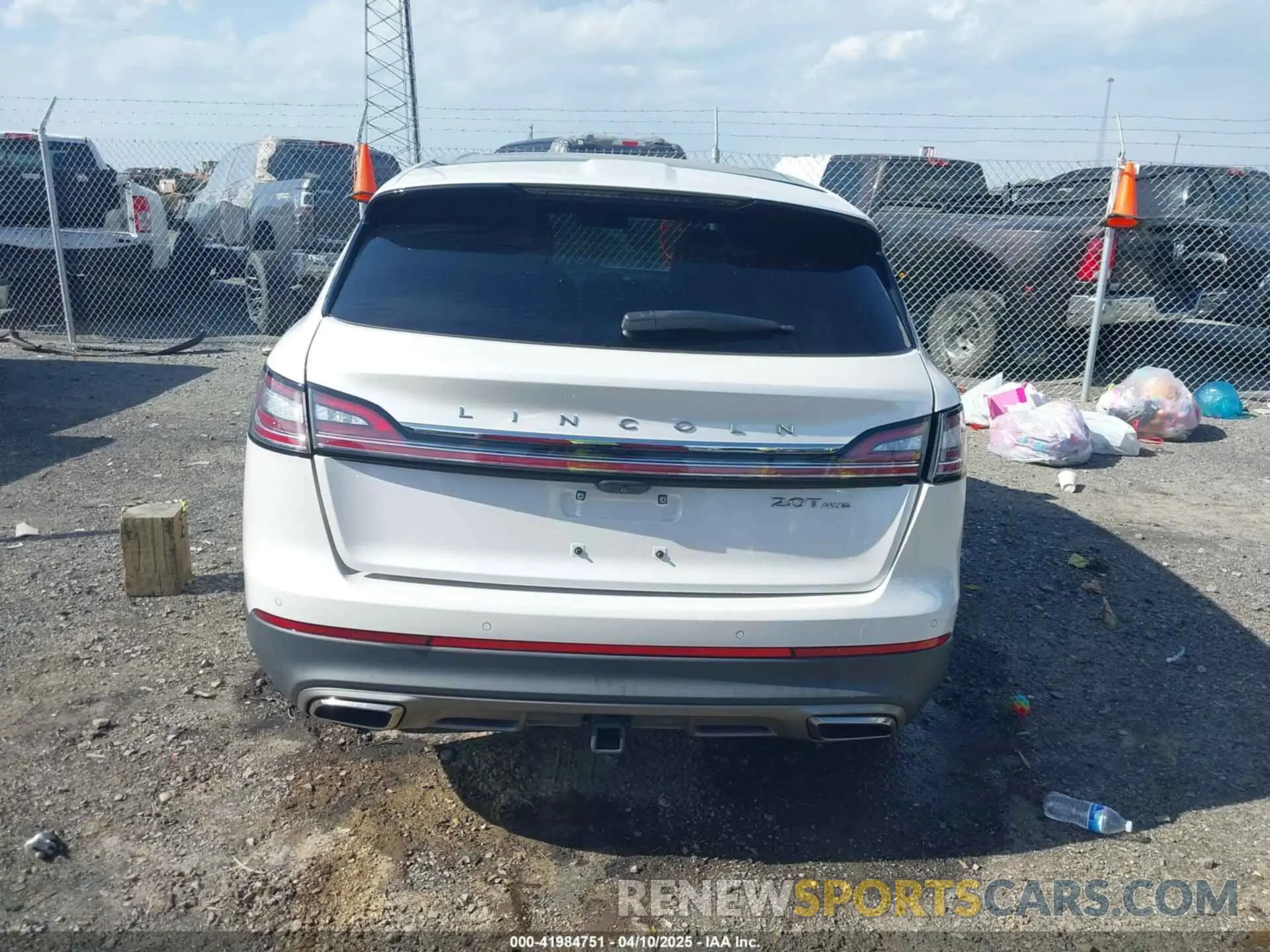16 fotografías del automóvil dañado 2LMPJ8L98KBL14453 LINCOLN NAUTILUS 2019