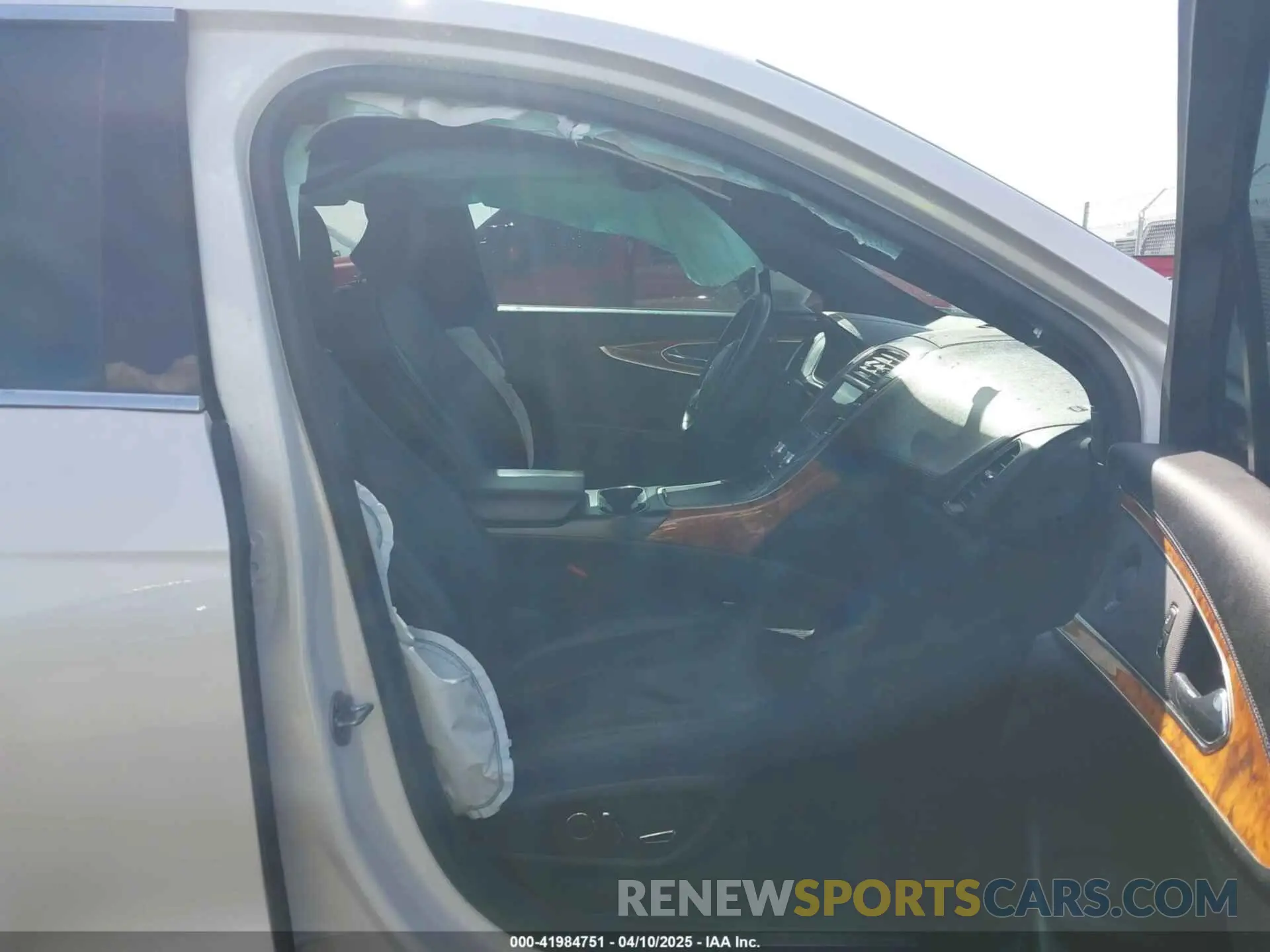 5 fotografías del automóvil dañado 2LMPJ8L98KBL14453 LINCOLN NAUTILUS 2019