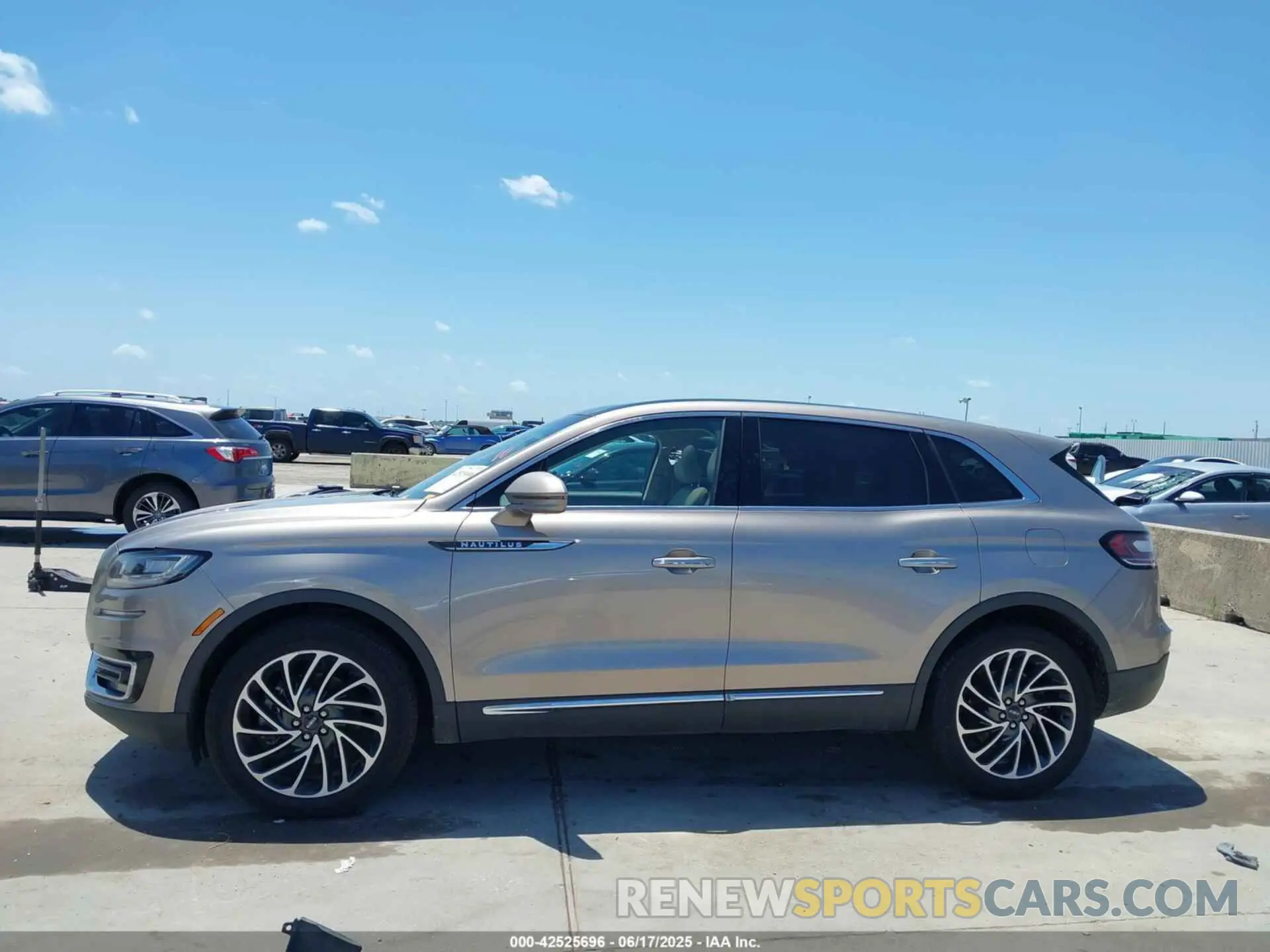 14 fotografías del automóvil dañado 2LMPJ8LP2KBL19503 LINCOLN NAUTILUS 2019