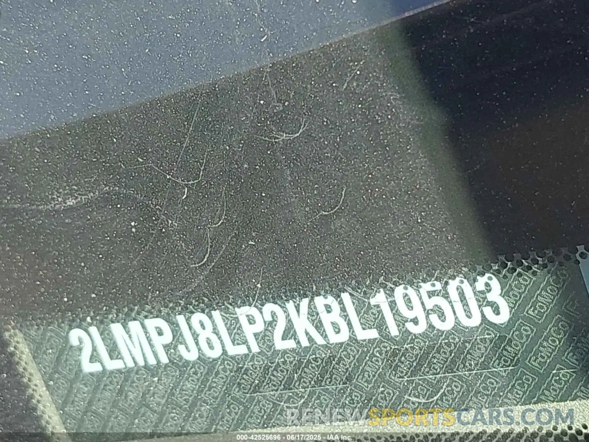 17 fotografías del automóvil dañado 2LMPJ8LP2KBL19503 LINCOLN NAUTILUS 2019