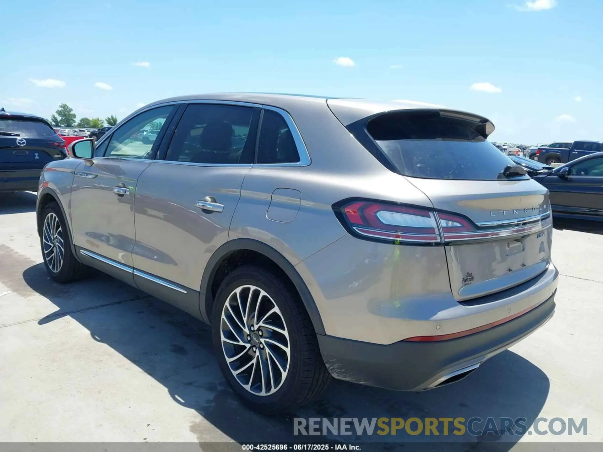 3 fotografías del automóvil dañado 2LMPJ8LP2KBL19503 LINCOLN NAUTILUS 2019