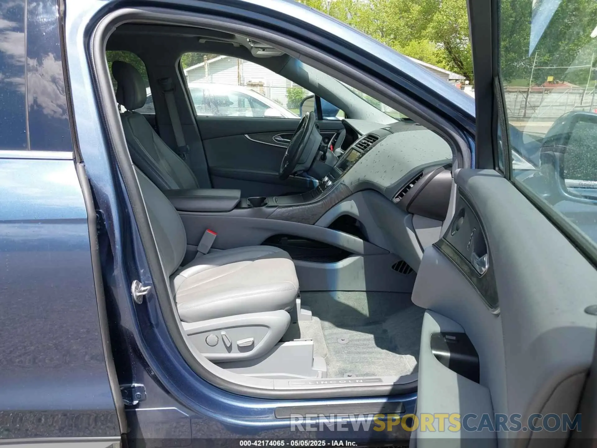 5 fotografías del automóvil dañado 2LMPJ8LPXKBL13447 LINCOLN NAUTILUS 2019