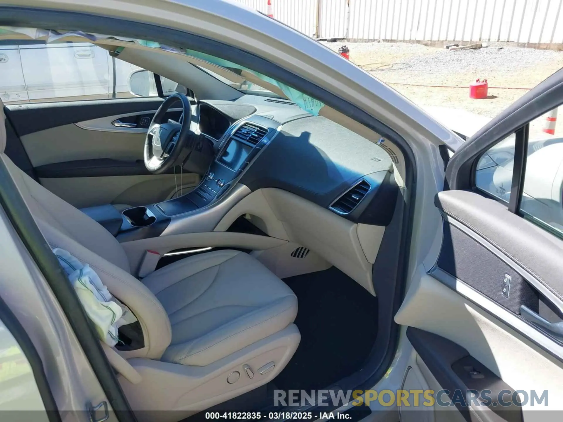 5 fotografías del automóvil dañado 2LMPJ6J98LBL11383 LINCOLN NAUTILUS 2020