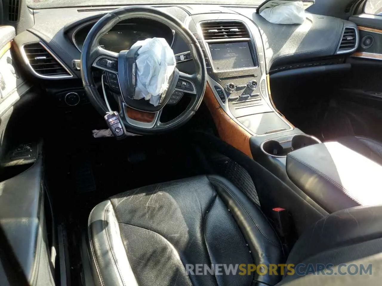 8 fotografías del automóvil dañado 2LMPJ6K96LBL04723 LINCOLN NAUTILUS 2020
