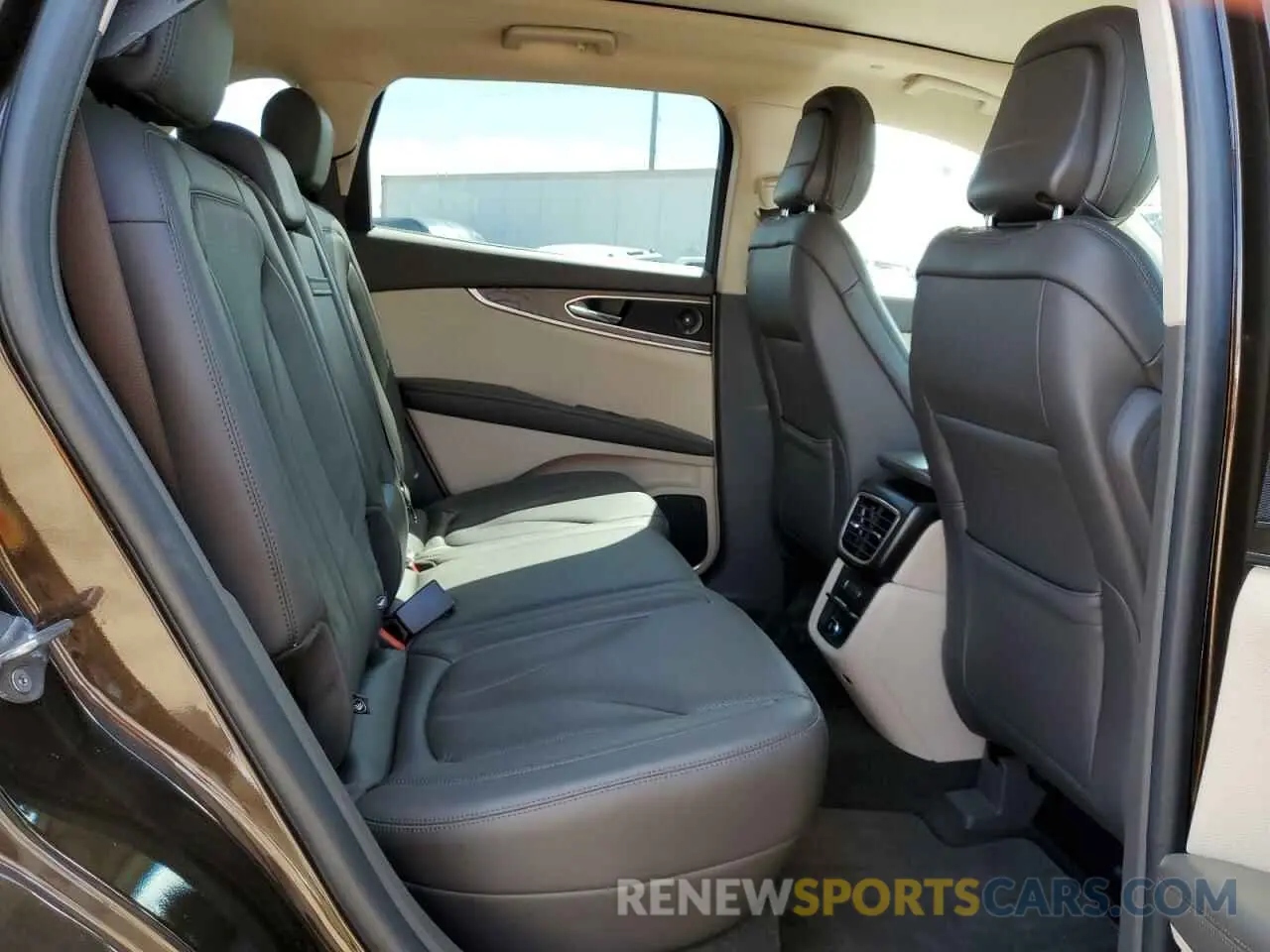 11 fotografías del automóvil dañado 2LMPJ8K97LBL22319 LINCOLN NAUTILUS 2020
