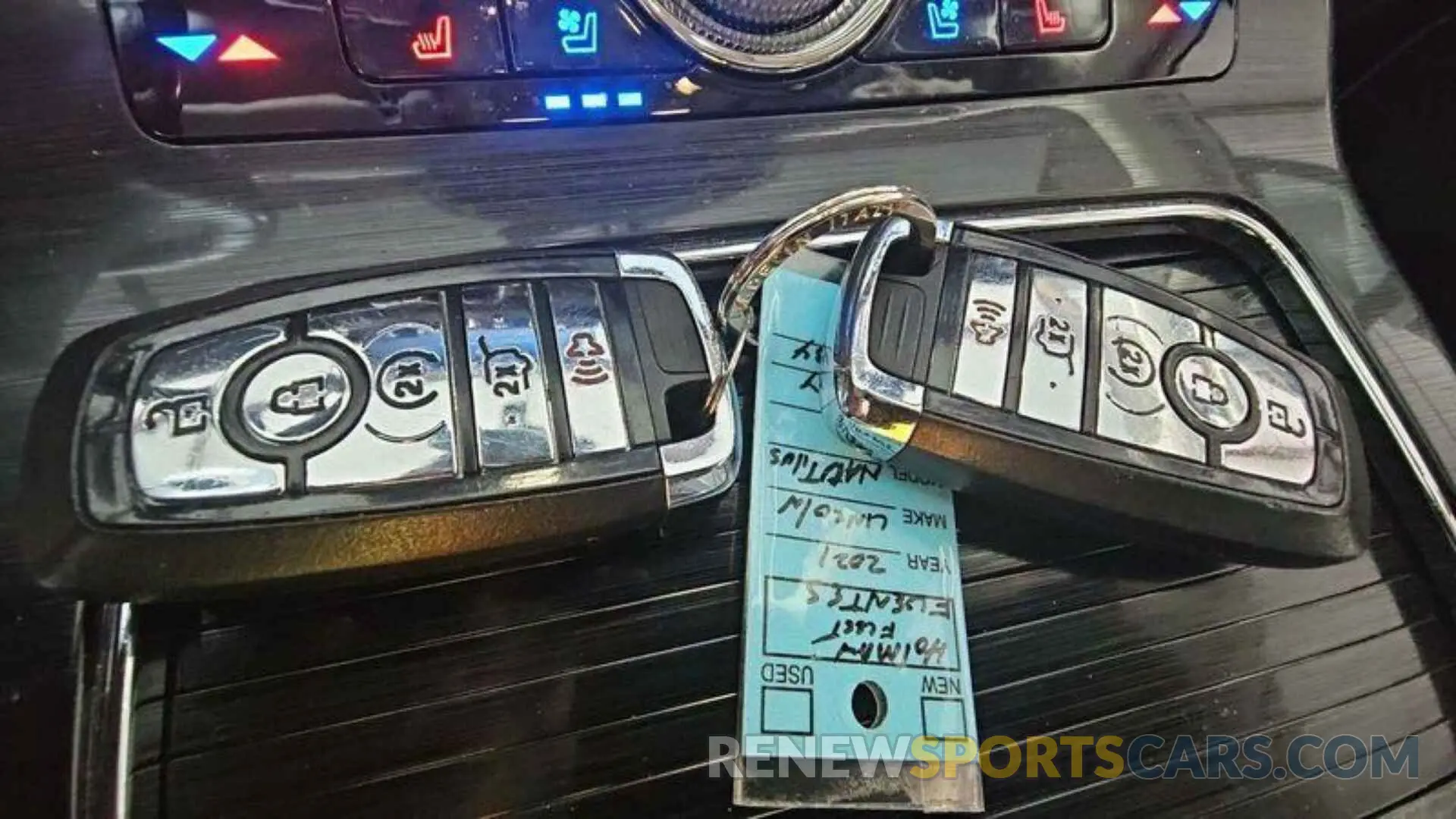 2 fotografías del automóvil dañado 2LMPJ6K93MBL11534 LINCOLN NAUTILUS 2021
