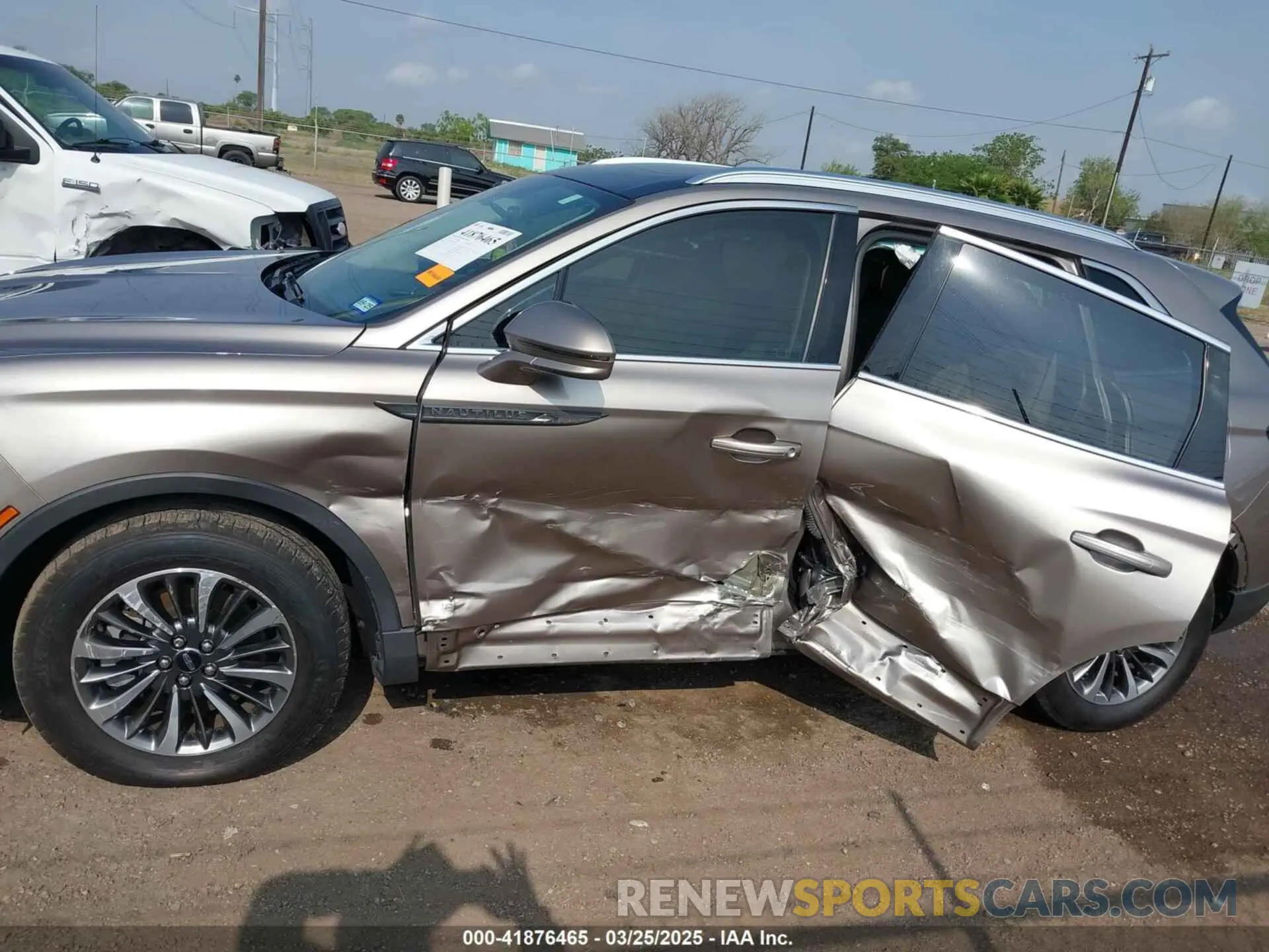 14 fotografías del automóvil dañado 2LMPJ6K94MBL06570 LINCOLN NAUTILUS 2021