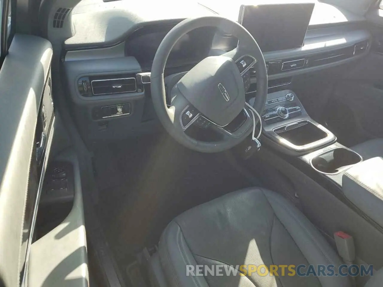 8 fotografías del automóvil dañado 2LMPJ6K9XMBL01261 LINCOLN NAUTILUS 2021