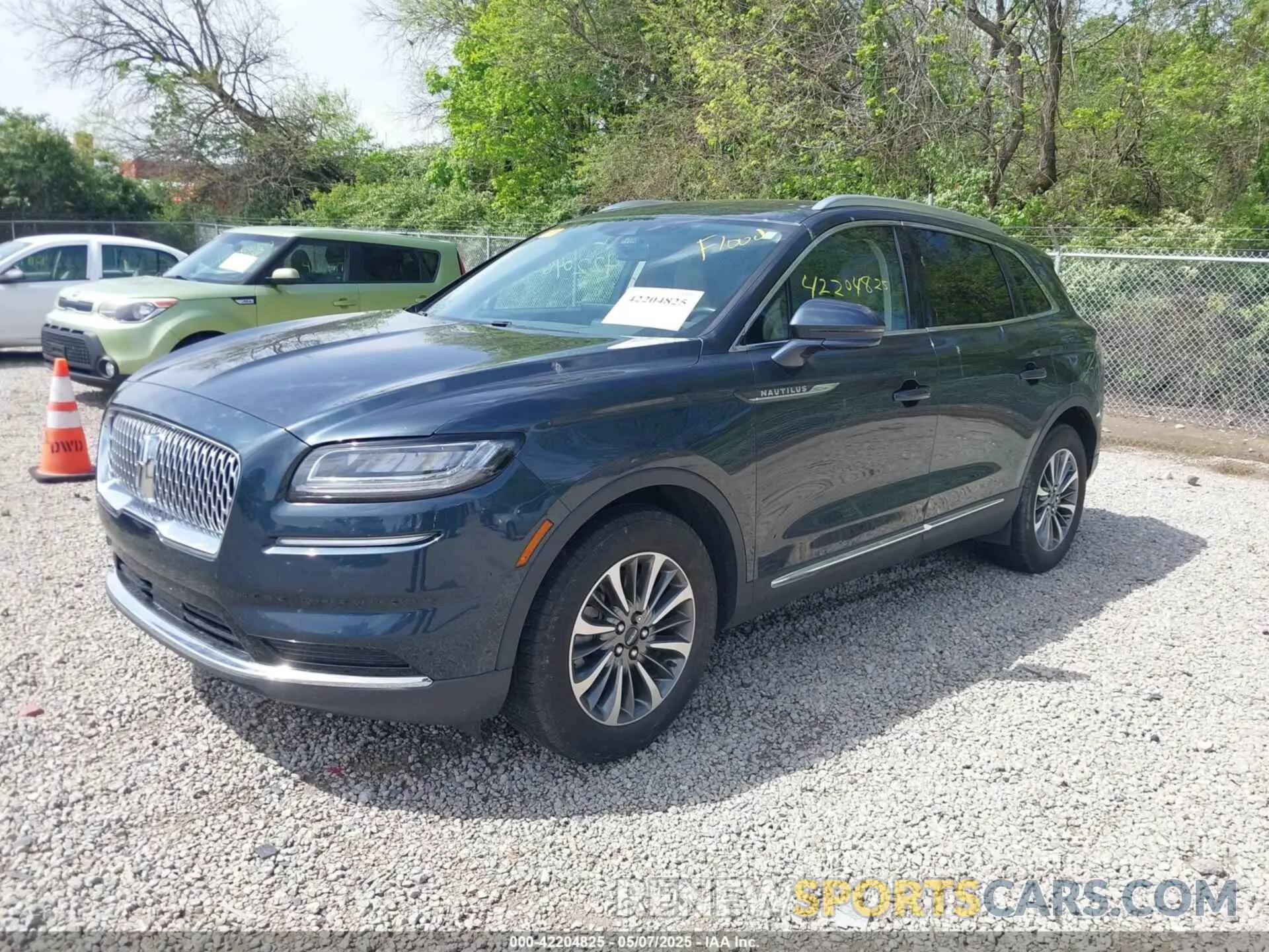 2 fotografías del automóvil dañado 2LMPJ8J92MBL10856 LINCOLN NAUTILUS 2021