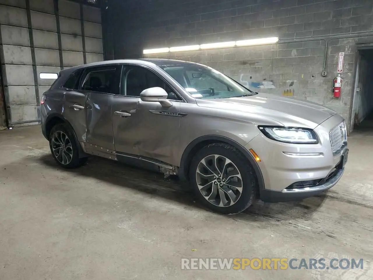 4 fotografías del automóvil dañado 2LMPJ8K94MBL16303 LINCOLN NAUTILUS 2021
