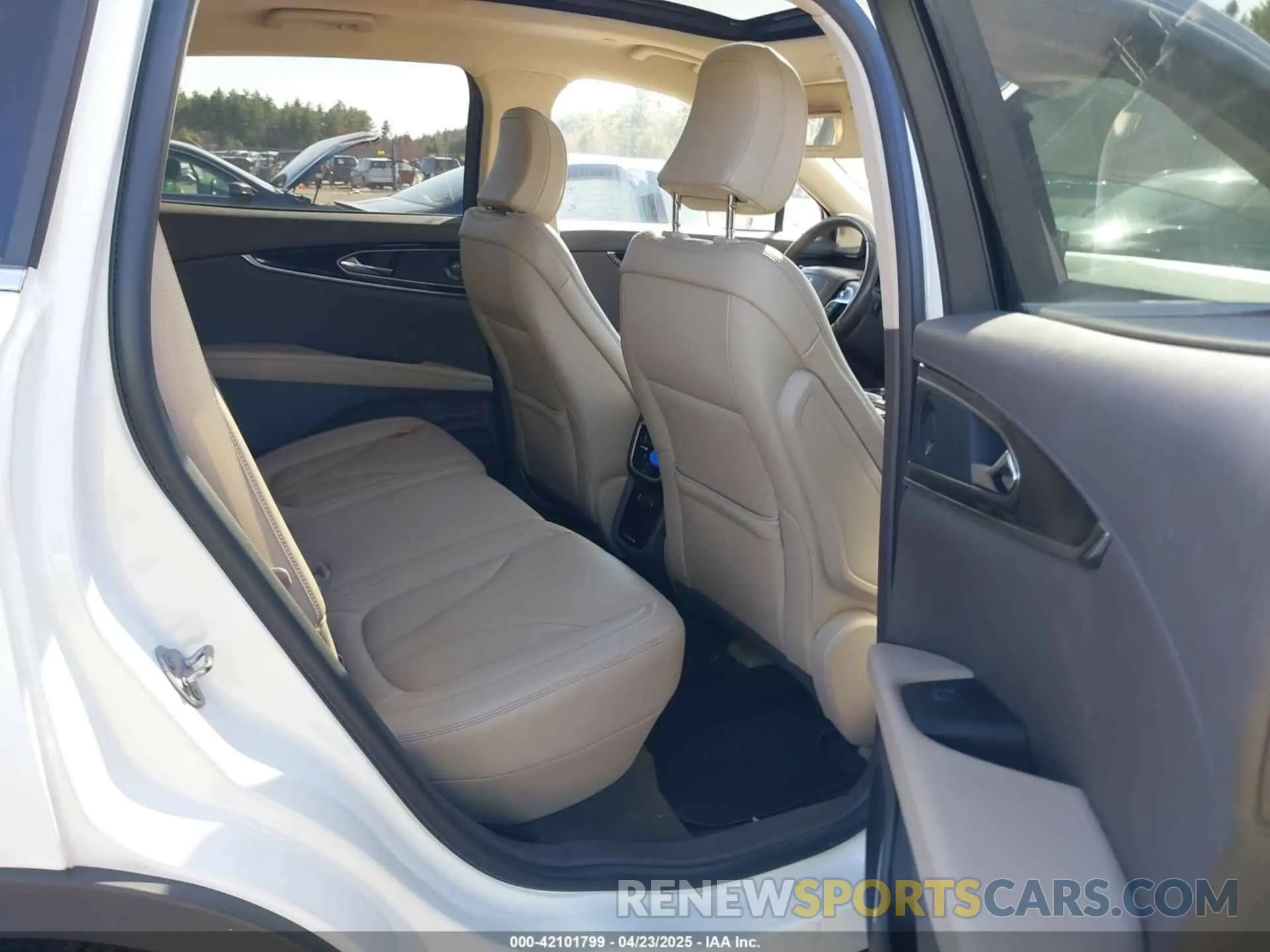 8 fotografías del automóvil dañado 2LMPJ8K98MBL18393 LINCOLN NAUTILUS 2021