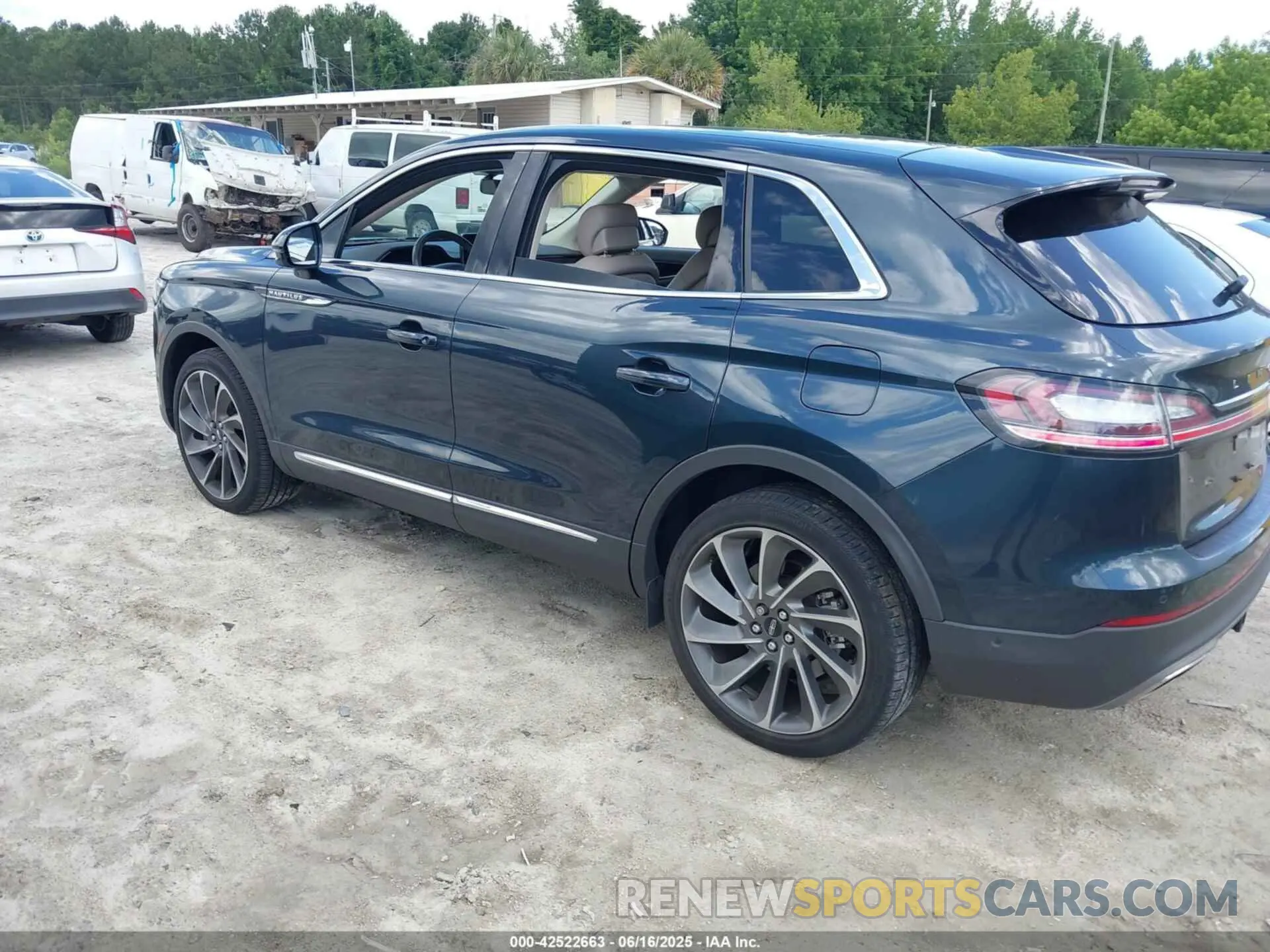 3 fotografías del automóvil dañado 2LMPJ8KP9MBL16019 LINCOLN NAUTILUS 2021