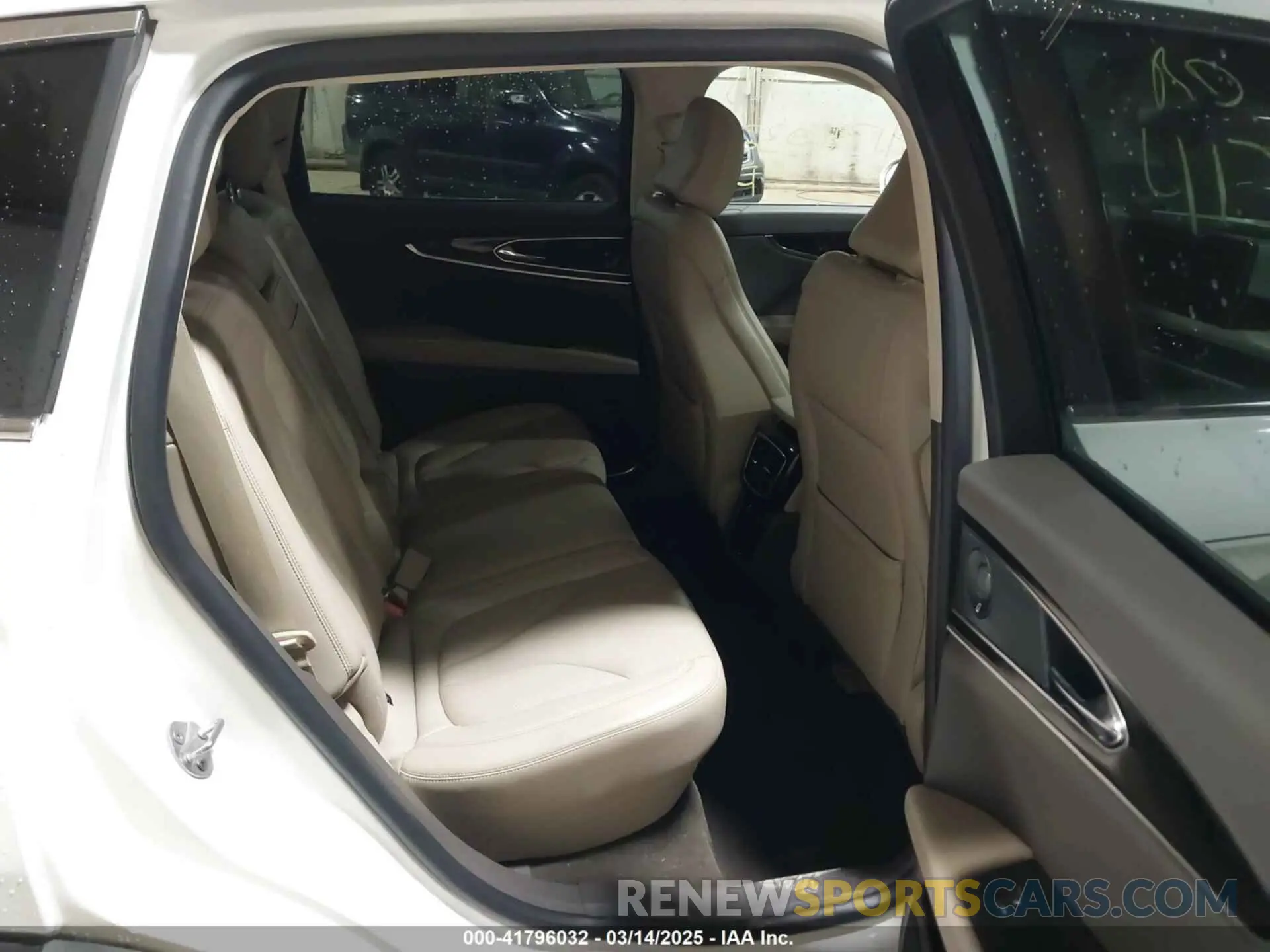 8 fotografías del automóvil dañado 2LMPJ8KP9MBL16182 LINCOLN NAUTILUS 2021
