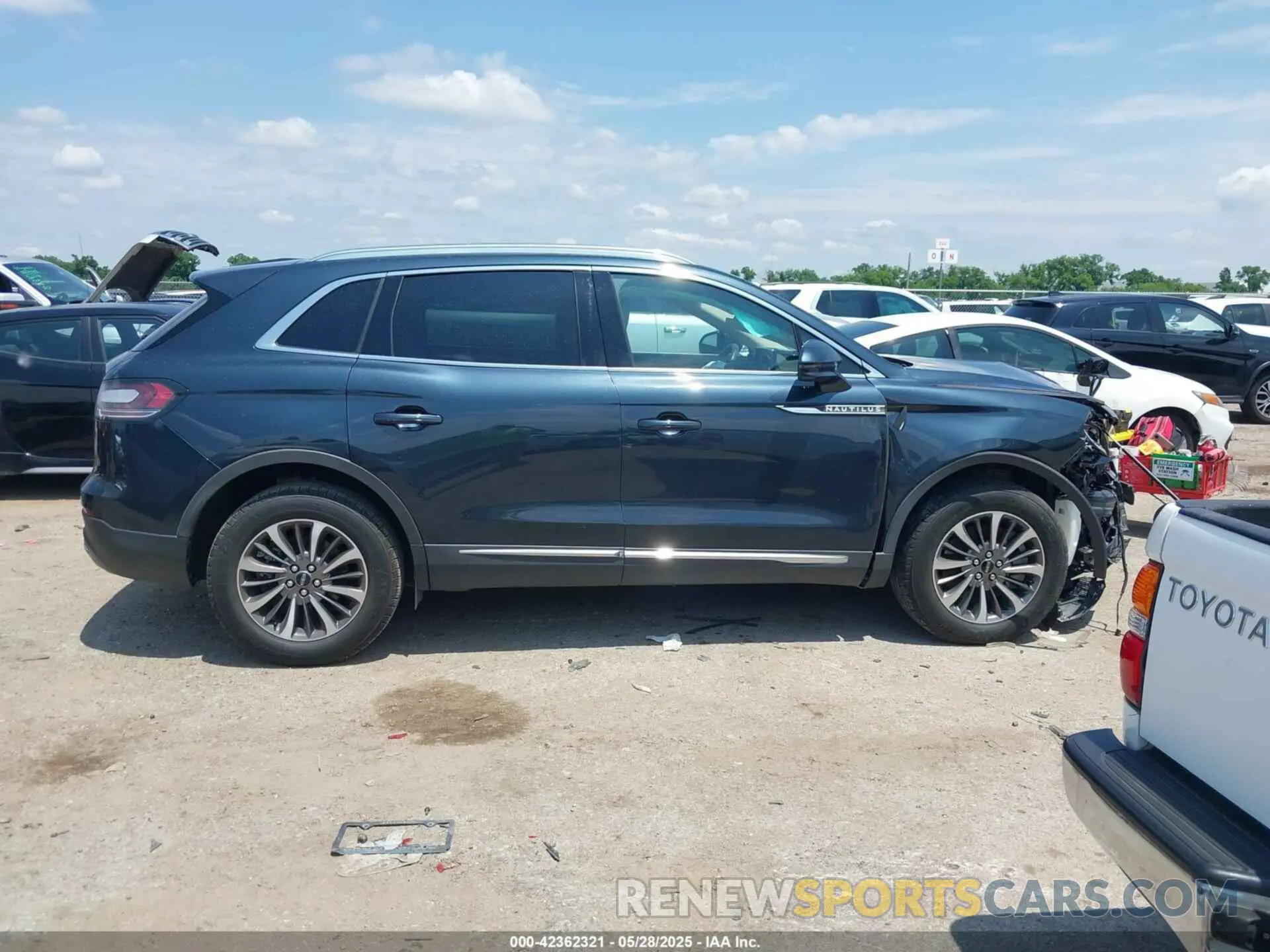 14 fotografías del automóvil dañado 2LMPJ6K92NBL04107 LINCOLN NAUTILUS 2022