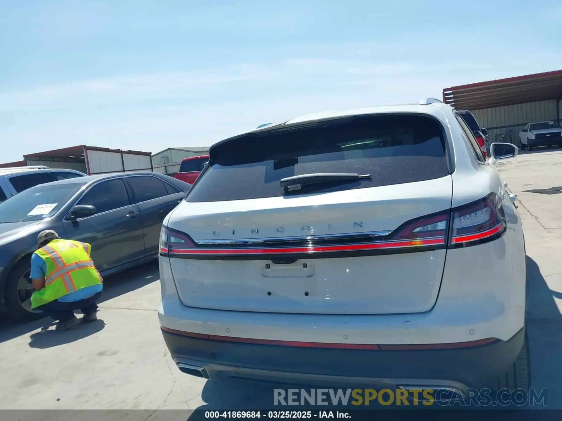 17 fotografías del automóvil dañado 2LMPJ6K99NBL07540 LINCOLN NAUTILUS 2022